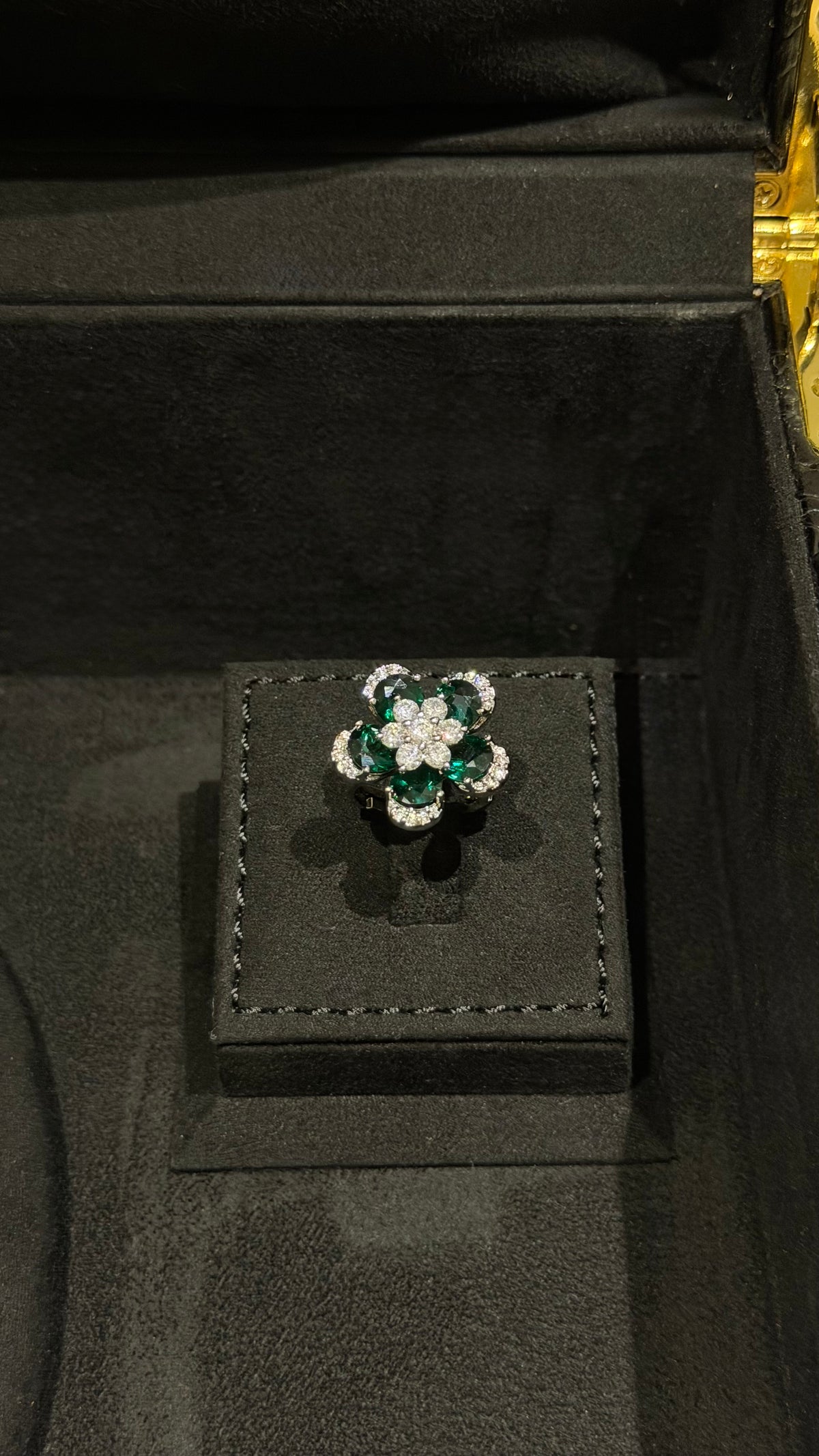 ALTWAR | GREEN & FLOWERS