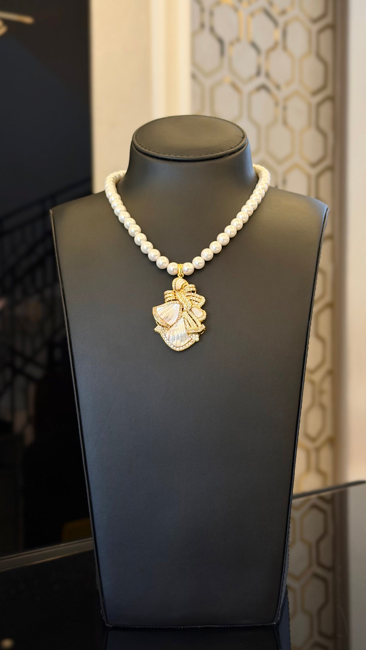 VINTAGE NO.2 | WHITE & SILVER & PEARLS