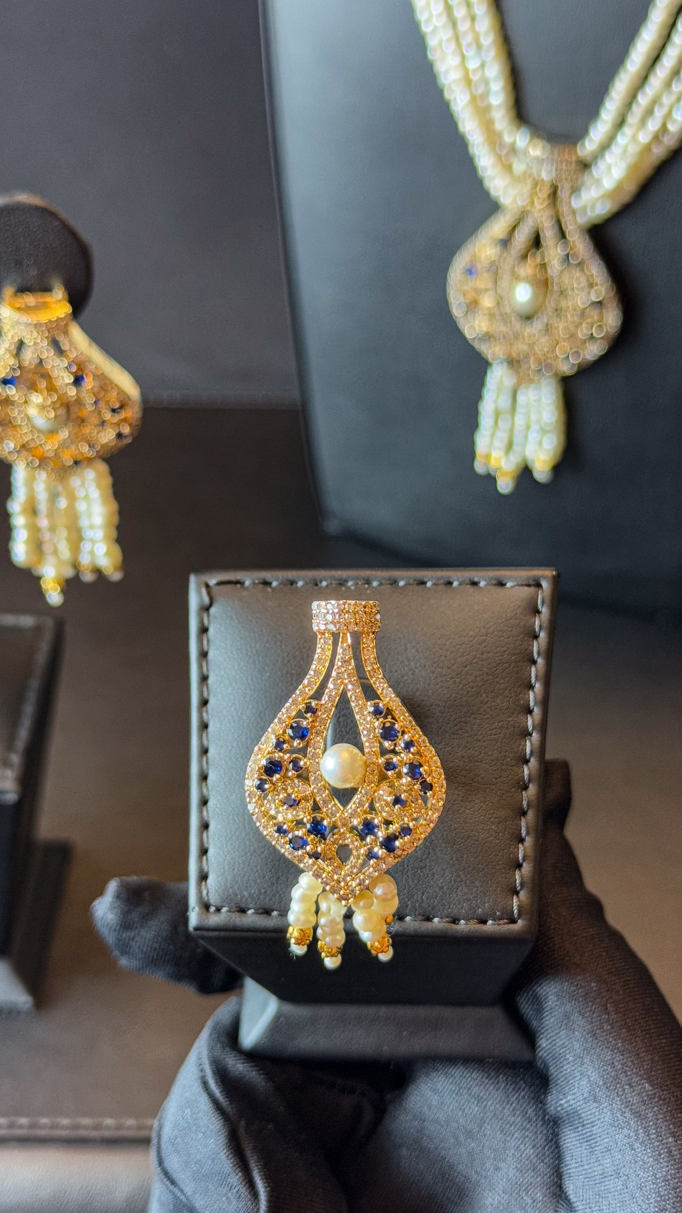 MZON | PEARLS & DARK BLUE