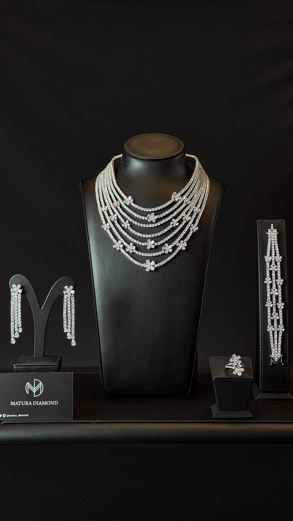 FLOWERS | LINES & WHITE