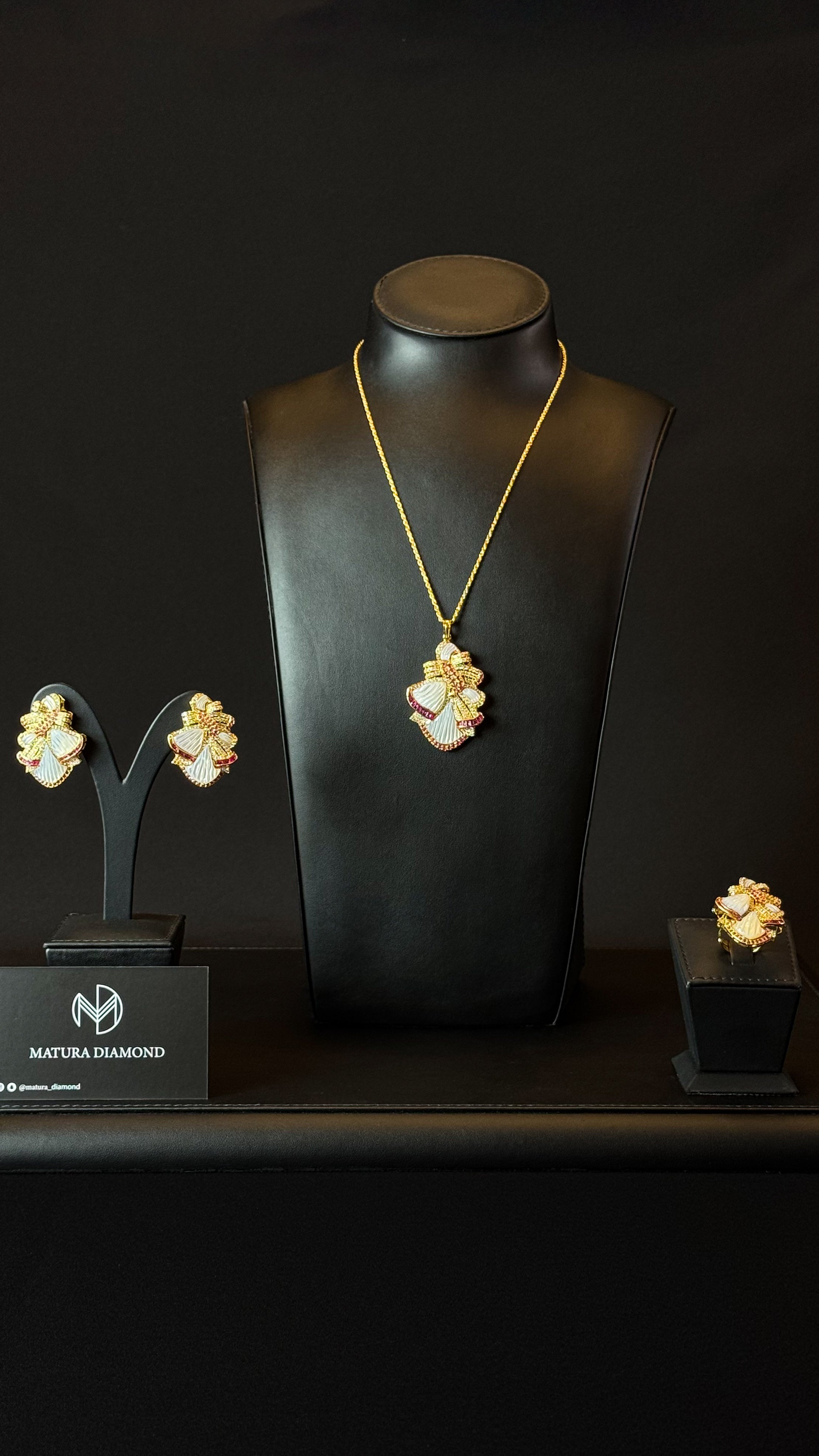 VINTAGE NO.3 | SILVER & RED