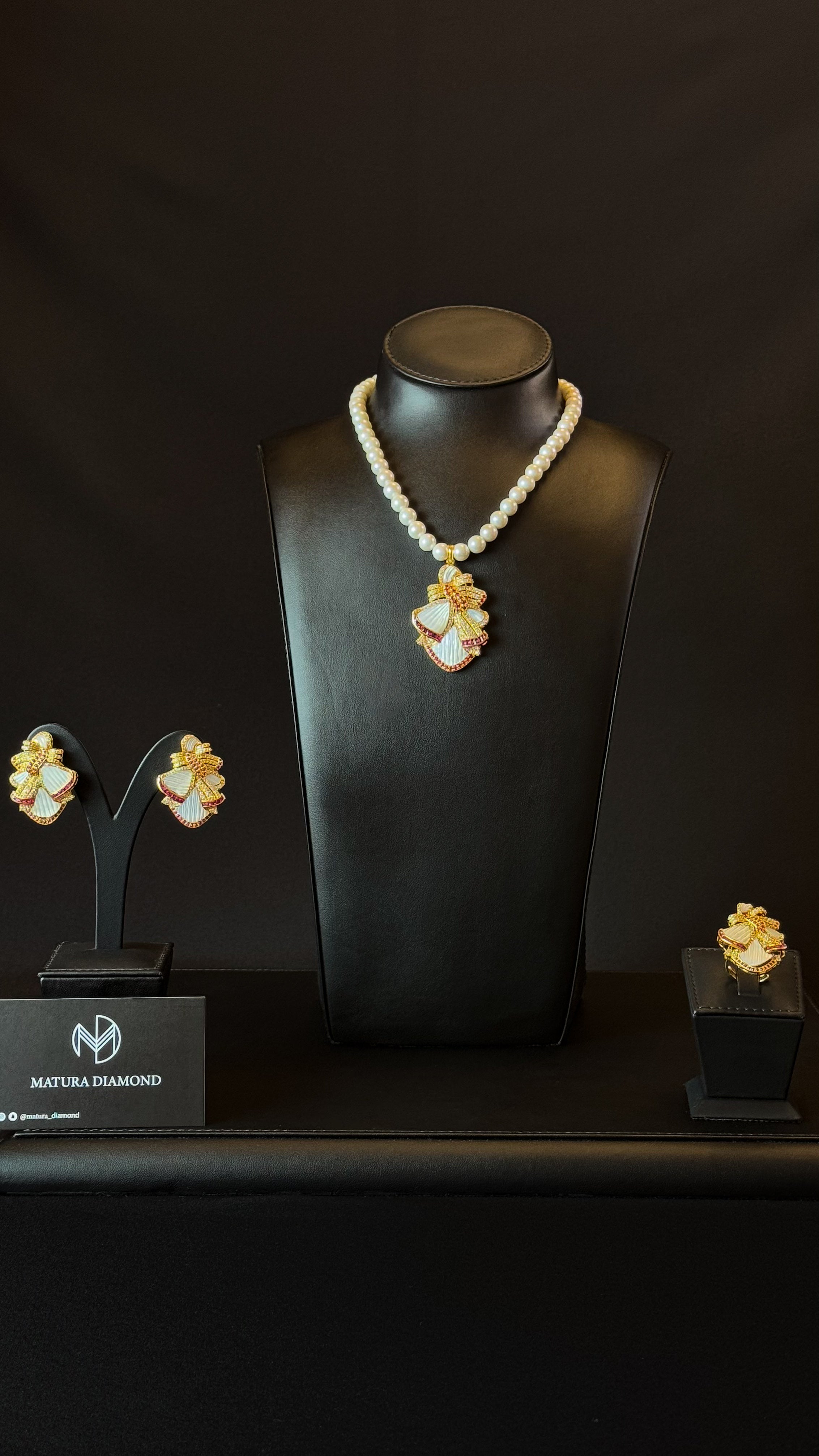 VINTAGE NO.2 | RED & SILVER & PEARLS