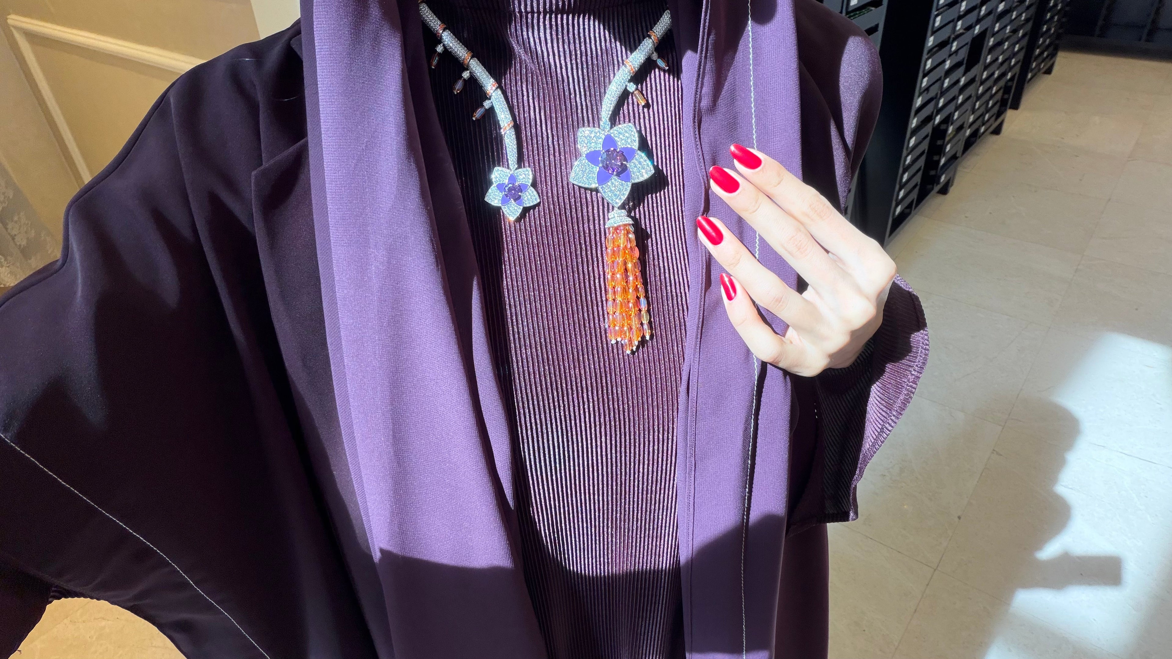 FL10 | ORANGE & CHOKER