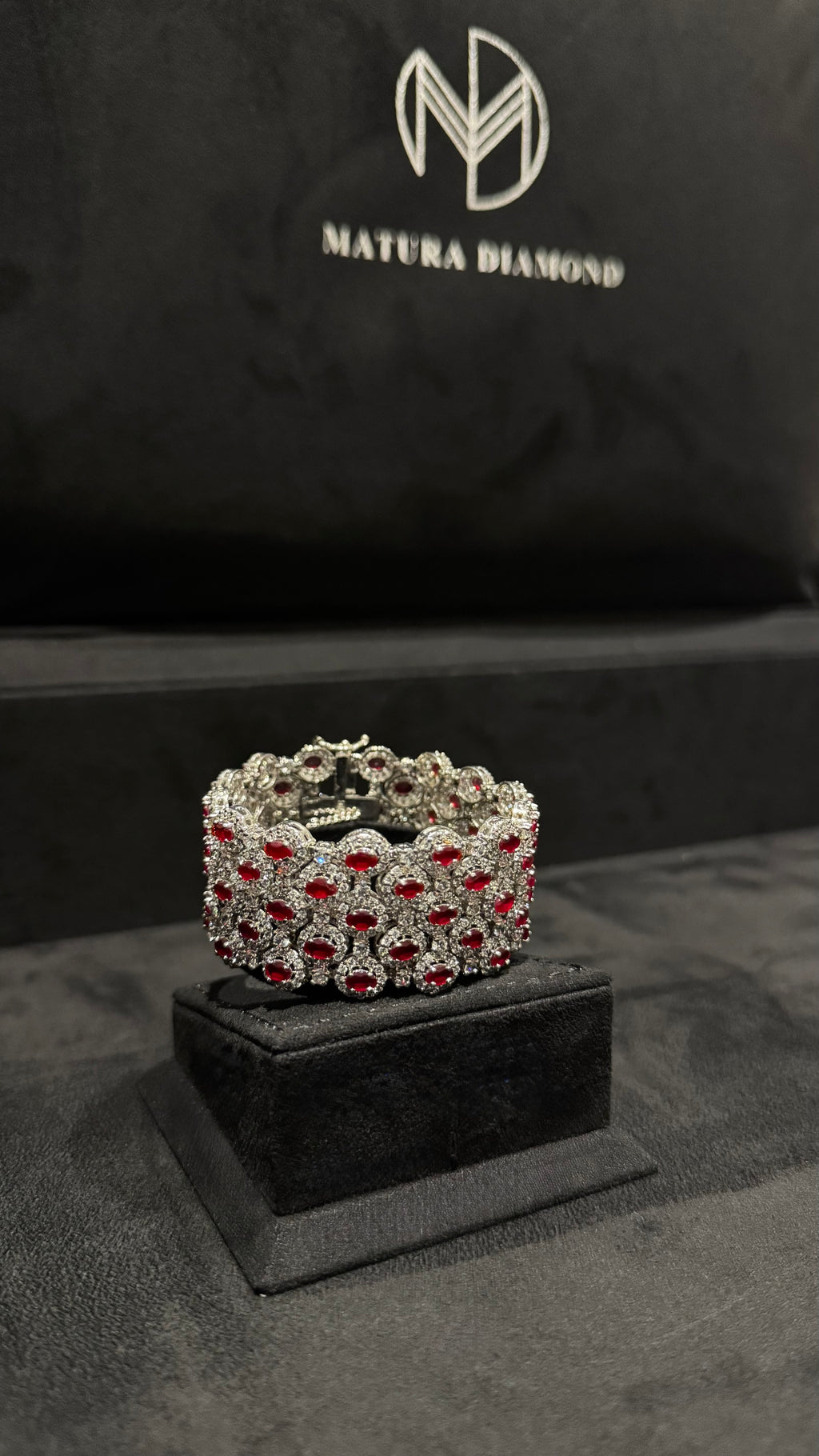 044 | MARYA BRACLATE & SILVER