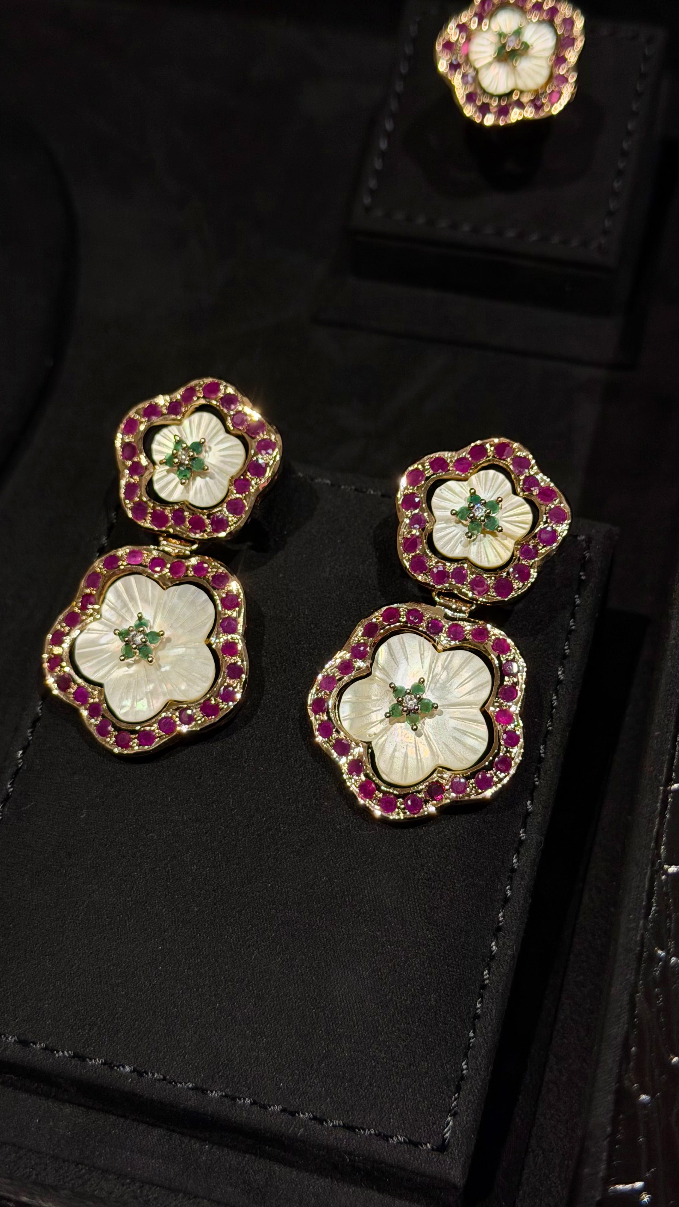 NO.047 | RED & GREEN