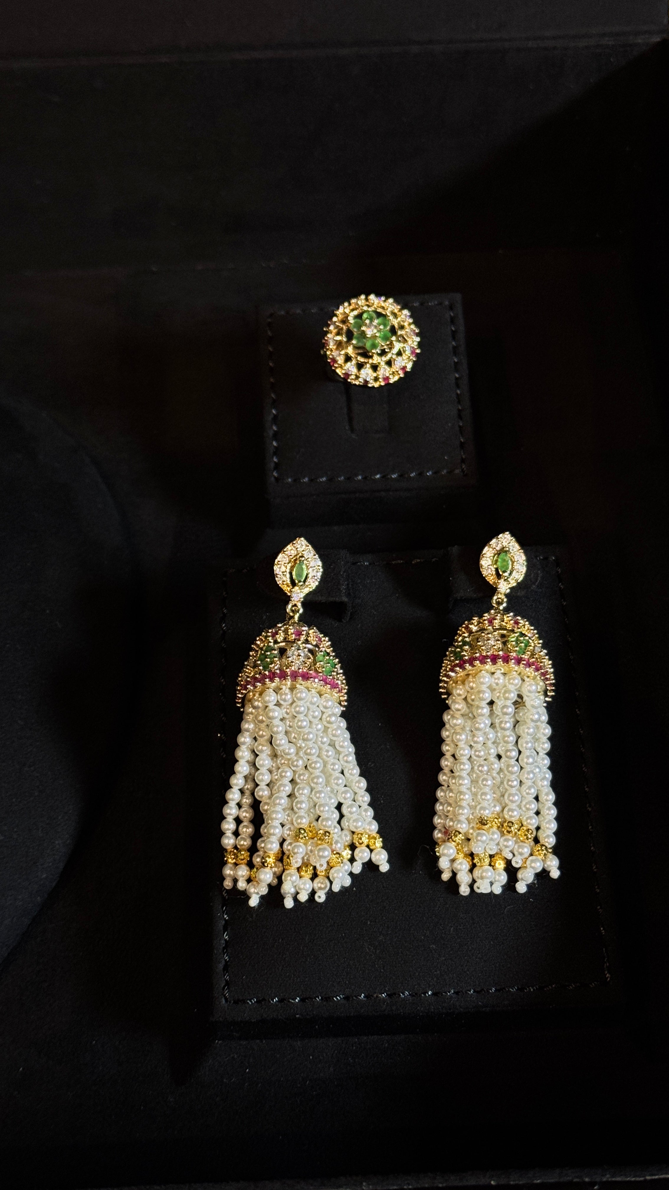 NO.056 | GREEN & RED