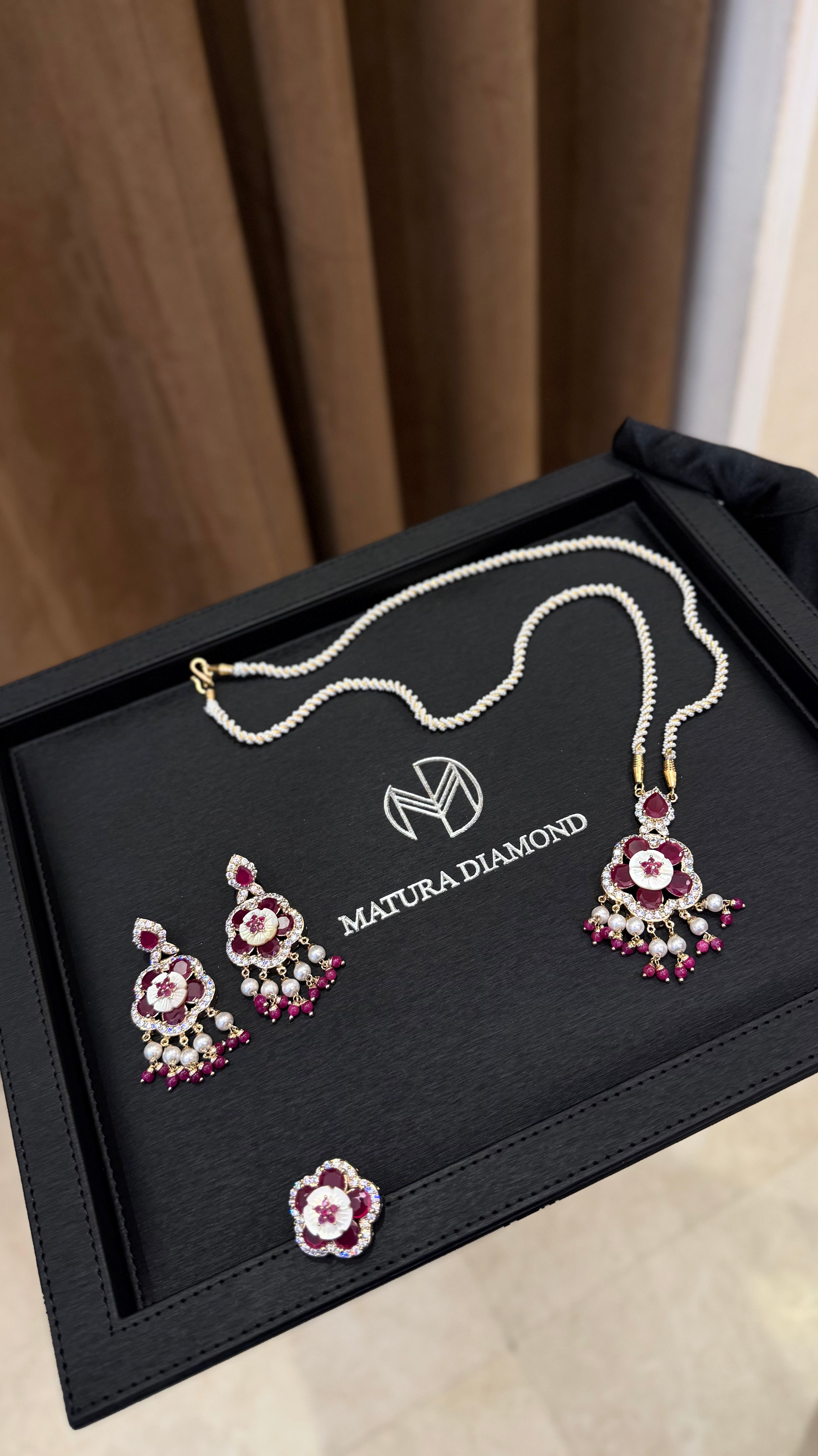 NO.050 | RED & FLOWERS & PEARLS