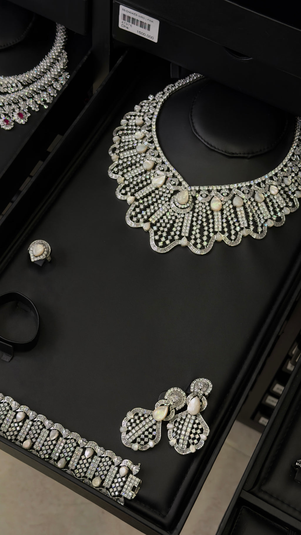 SHIAB ALASHKHAR | MO PEARL & WHITE