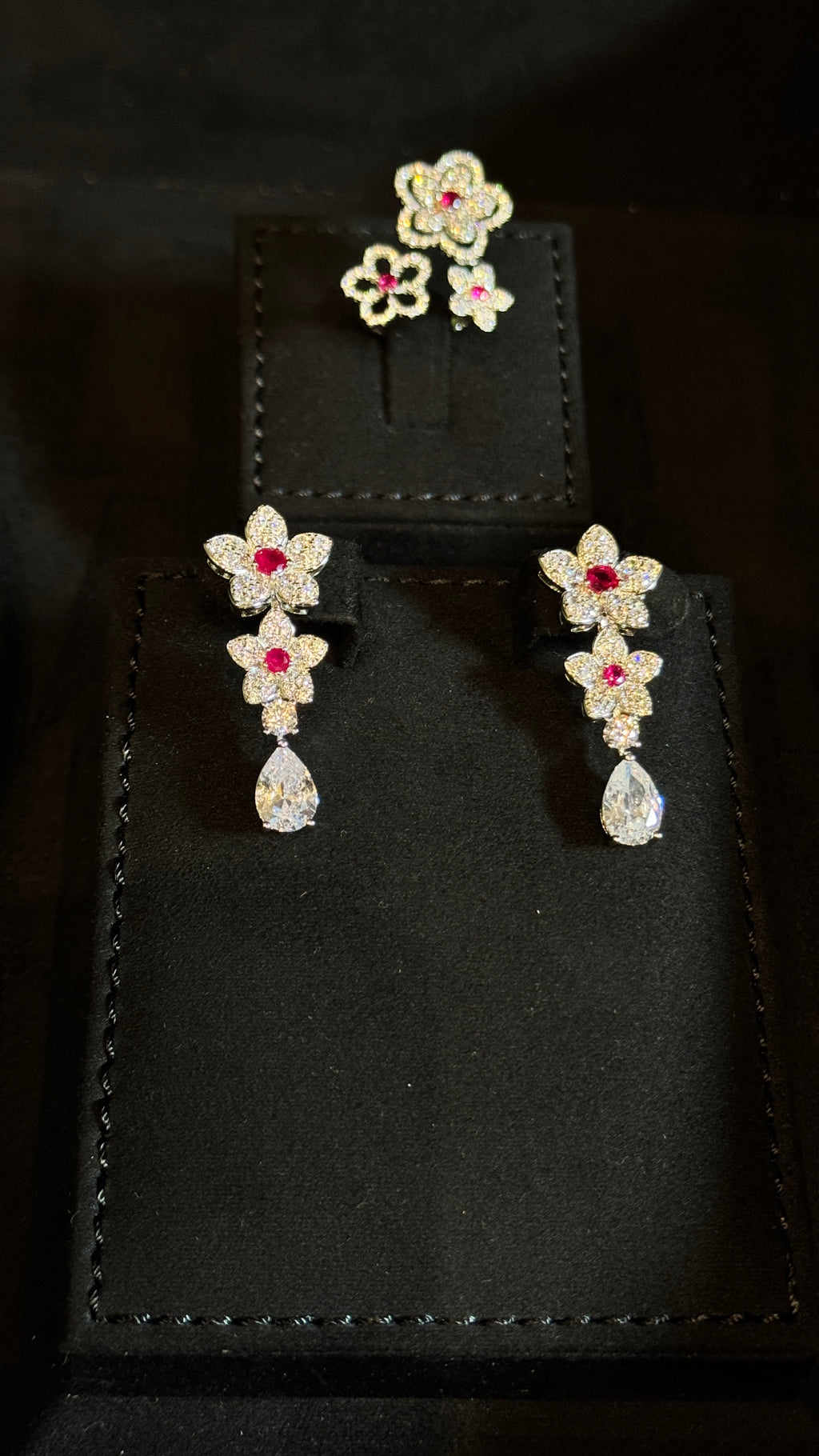 FL12 | RED & FLOWERS