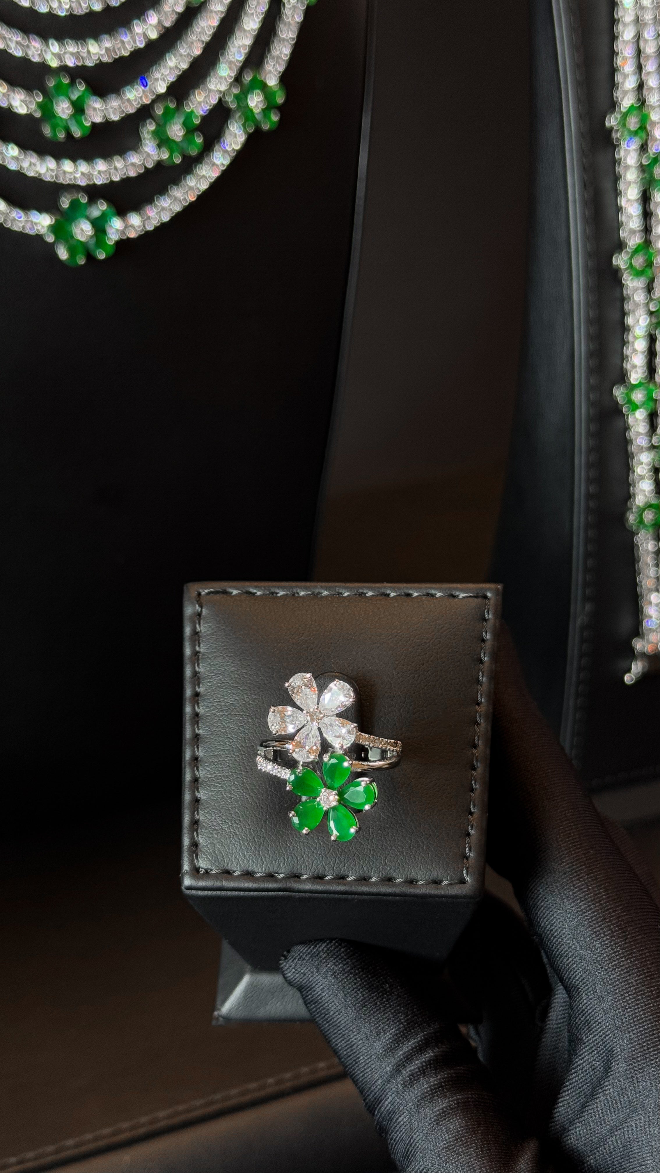 FLOWERS | LINES & GREEN