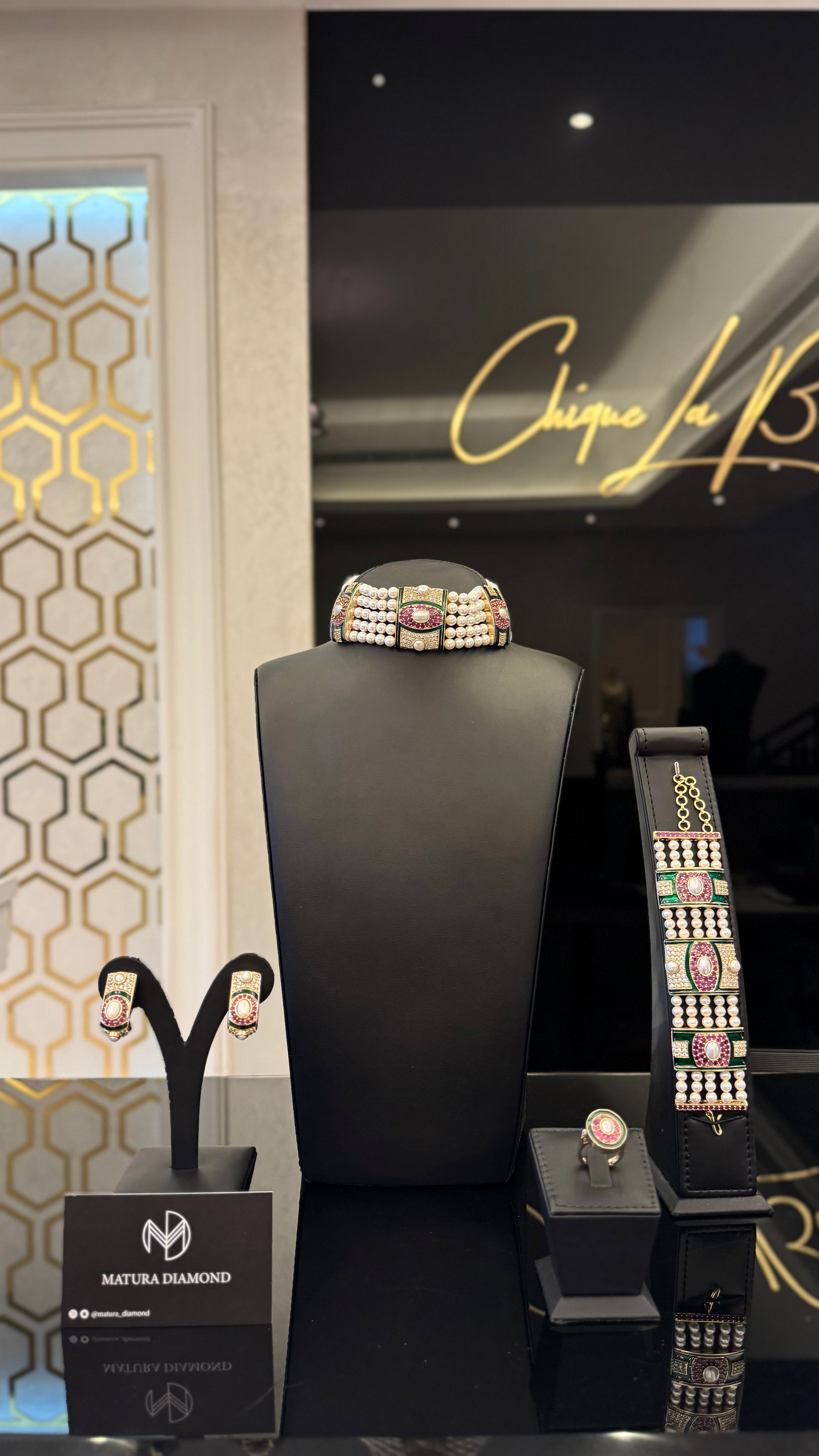 NO.037 | RED & GREEN