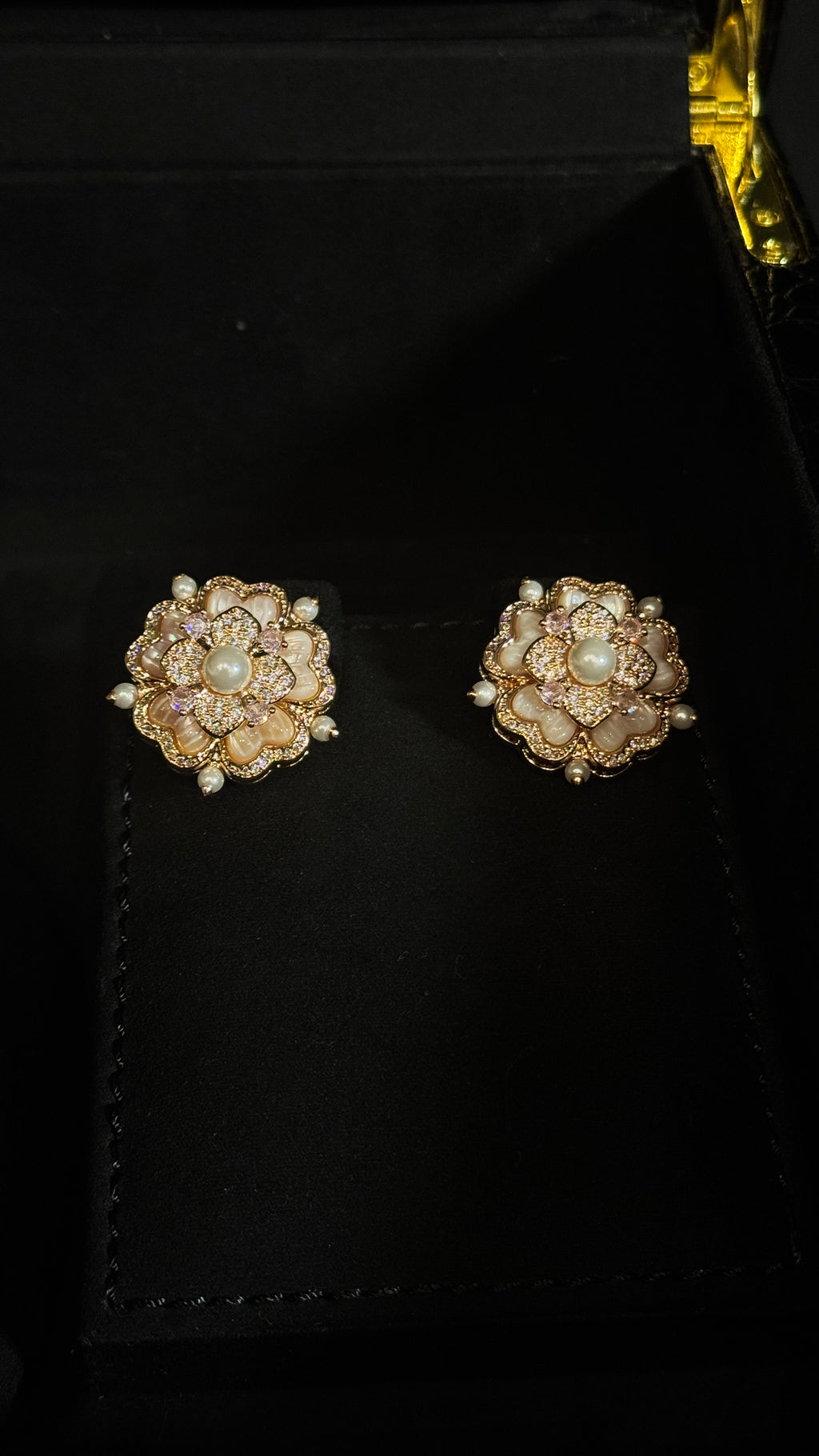 ALDHAIT | FLOWER & PEARLS & PINK