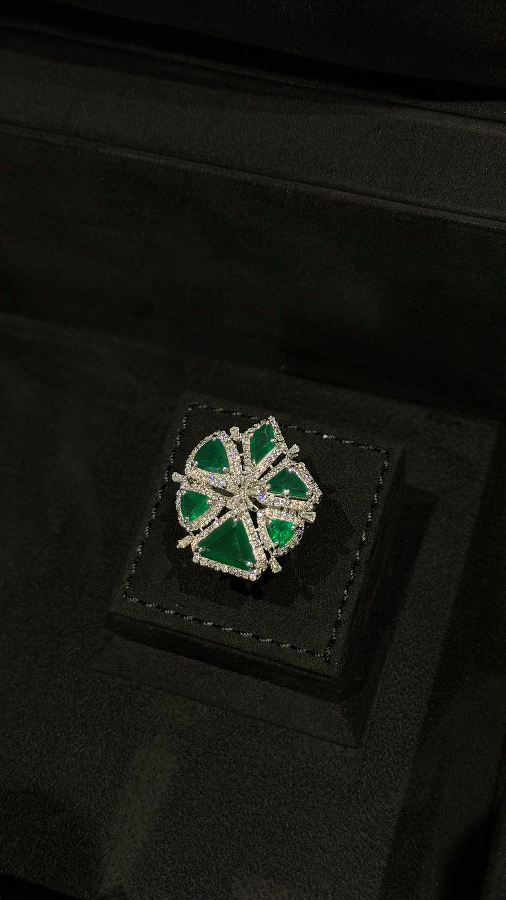 ALMUBAZARA | SILVER & GREEN