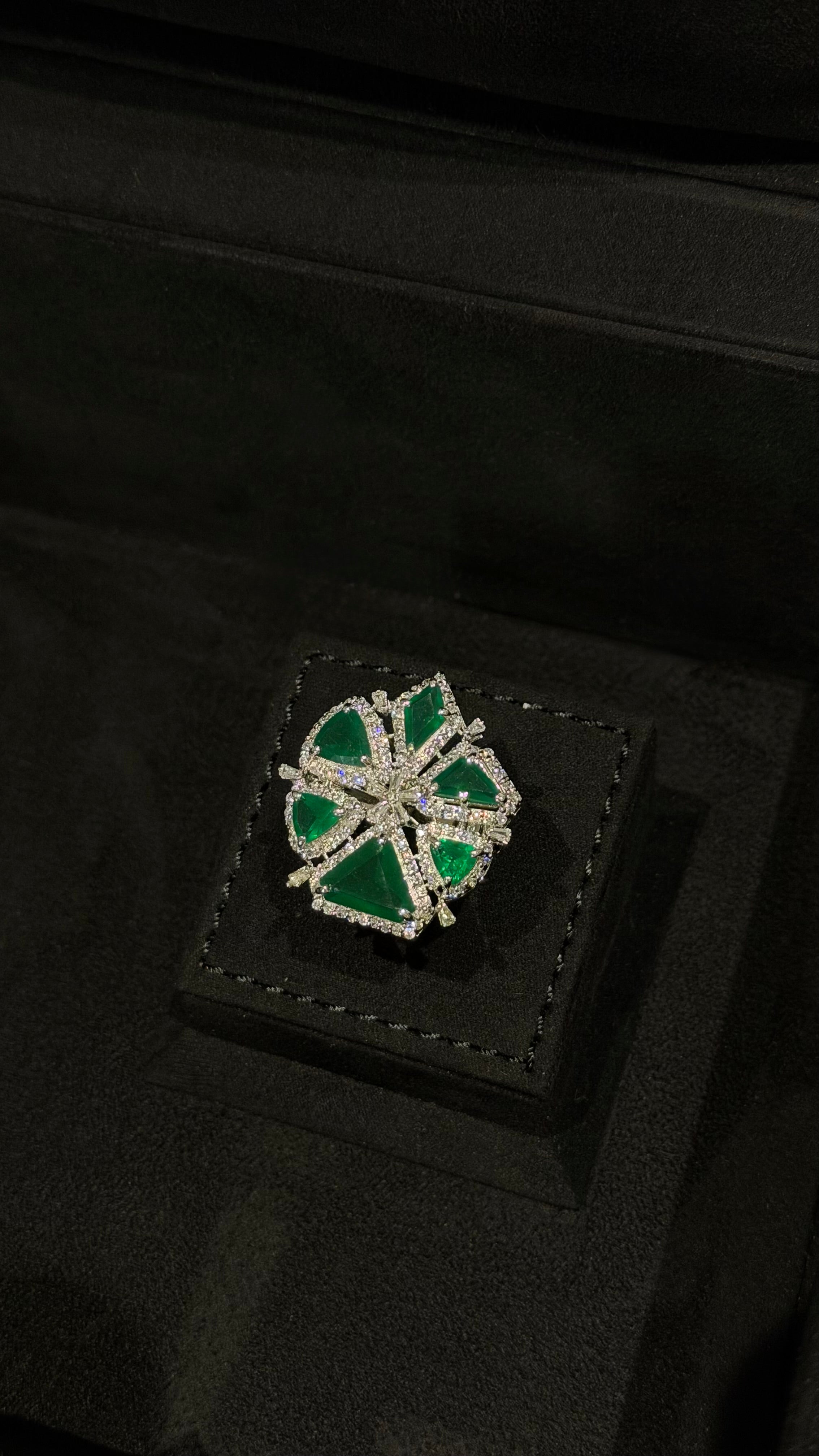 ALMUBAZARA | SILVER & GREEN
