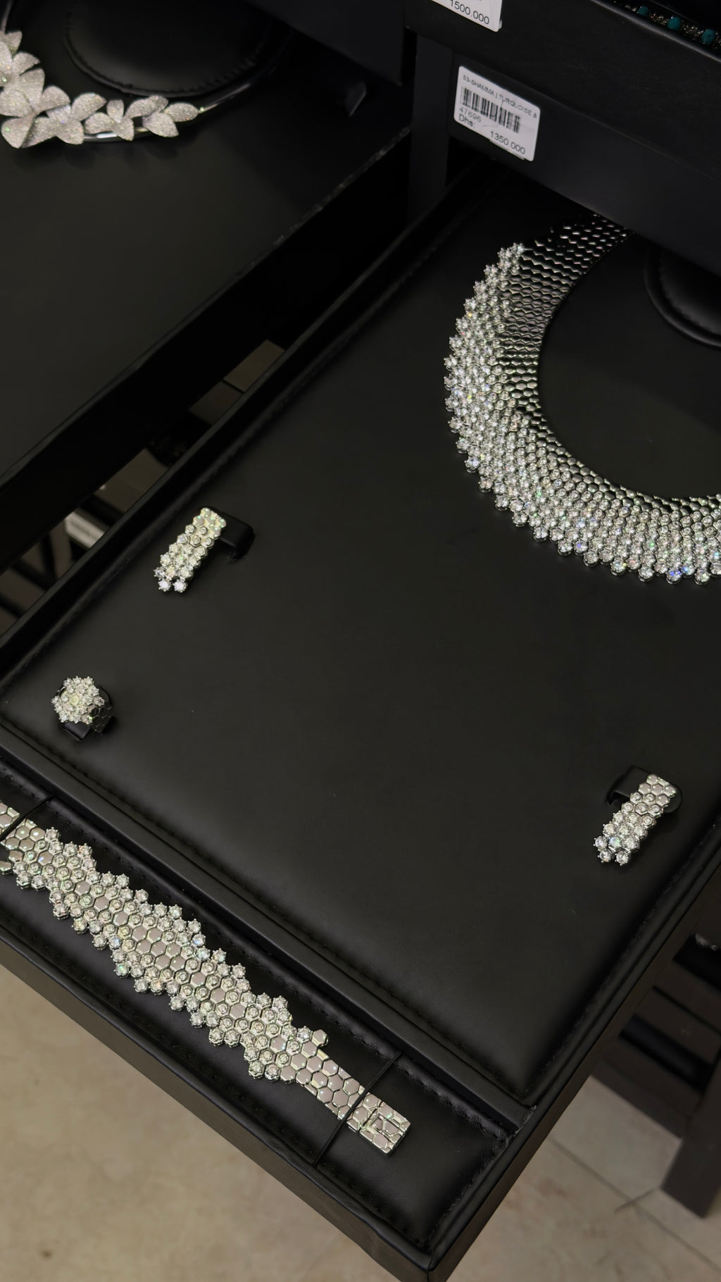 SHAHBA | WHITE