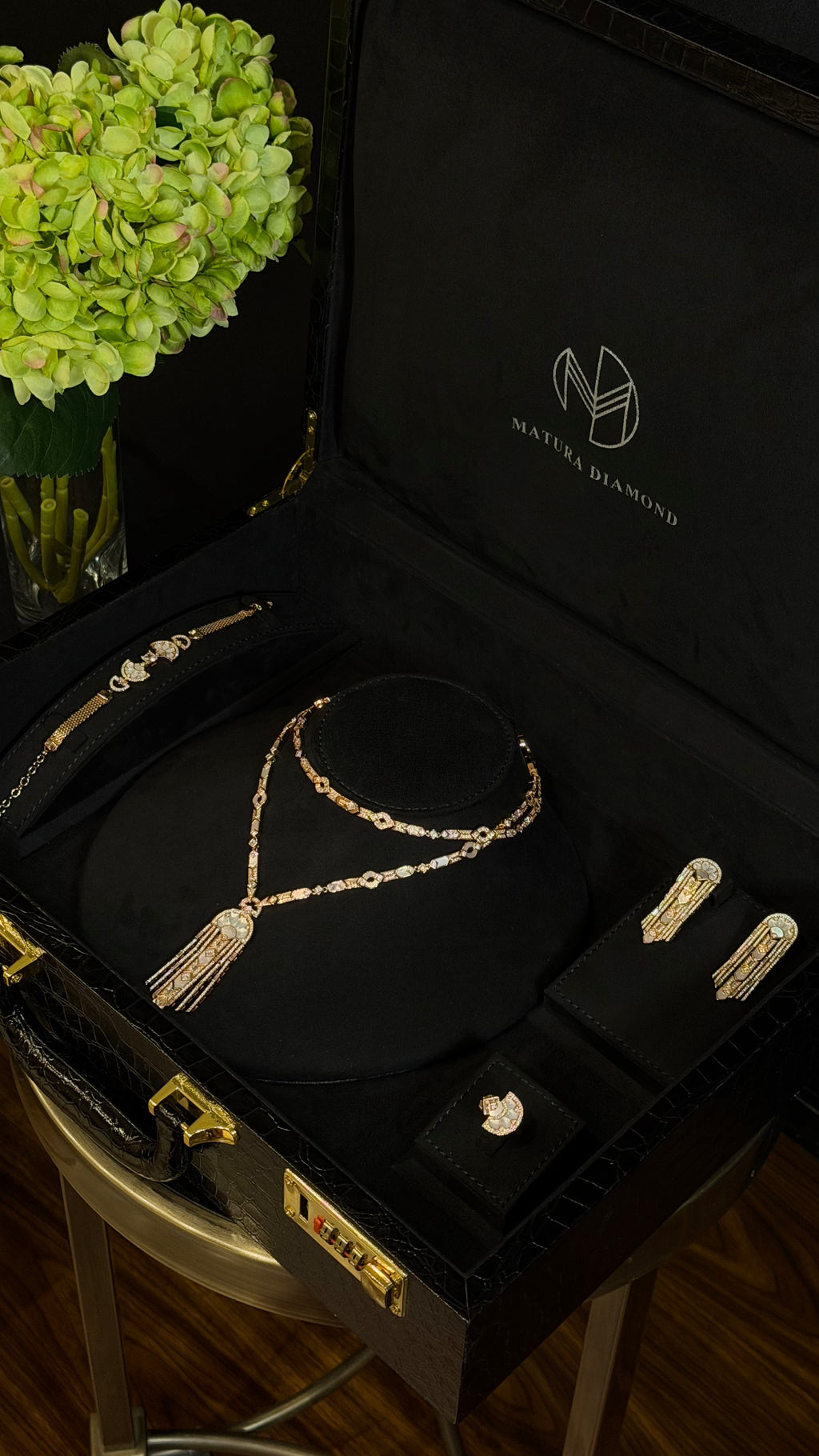 ALMUWAIJI | WHITE & R.GOLDEN