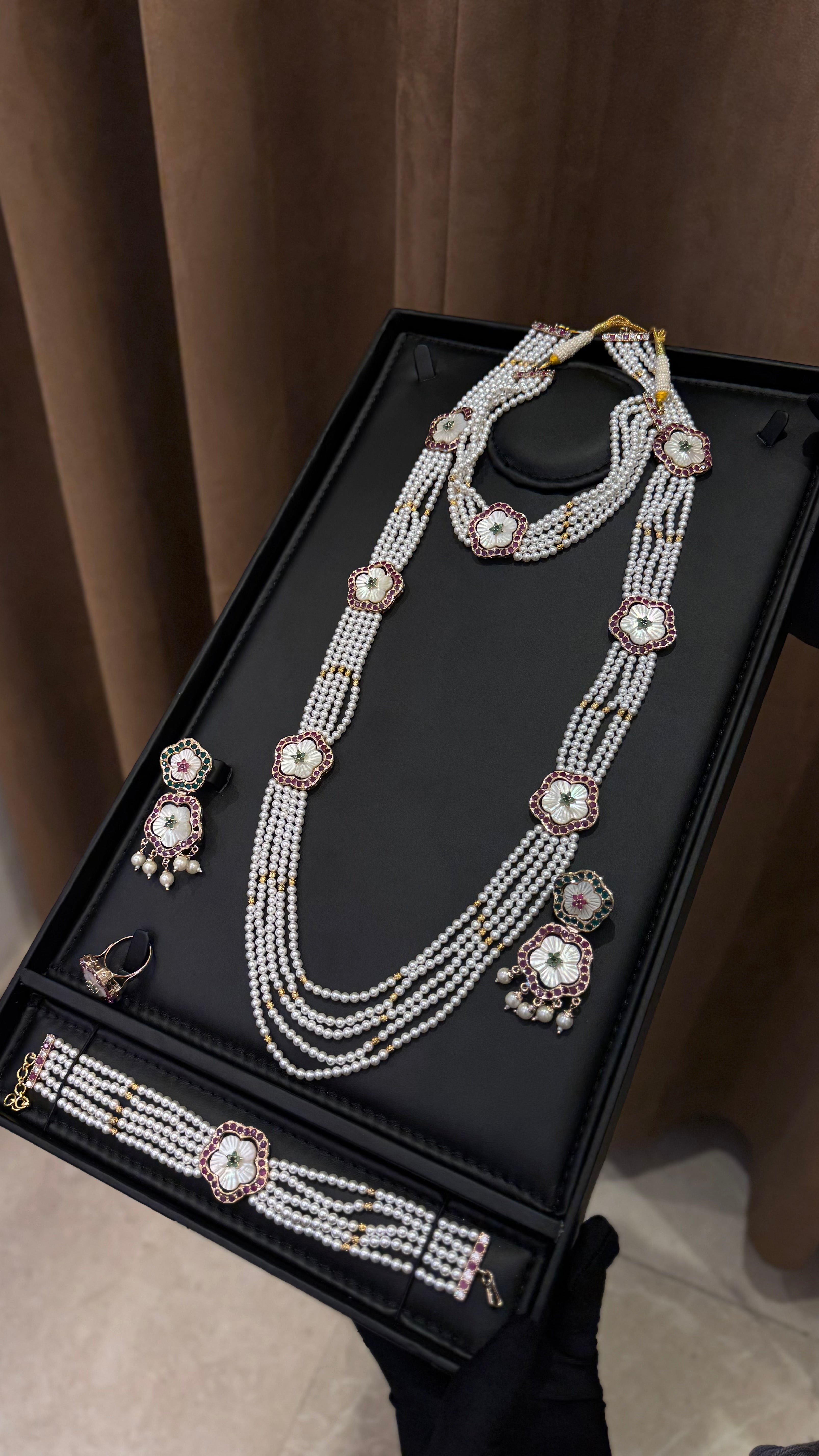 NO.024 | PEARLS & GOLDEN