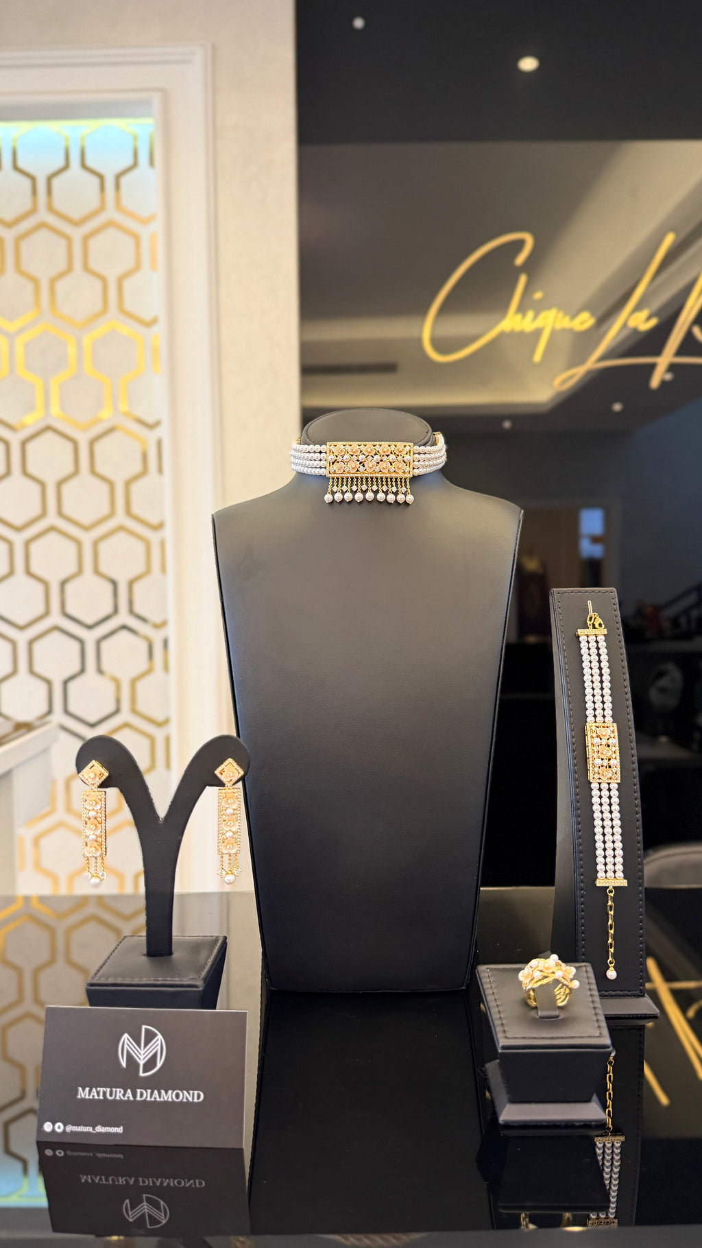 PEARLS-012 | CHOKER & FLOWERS