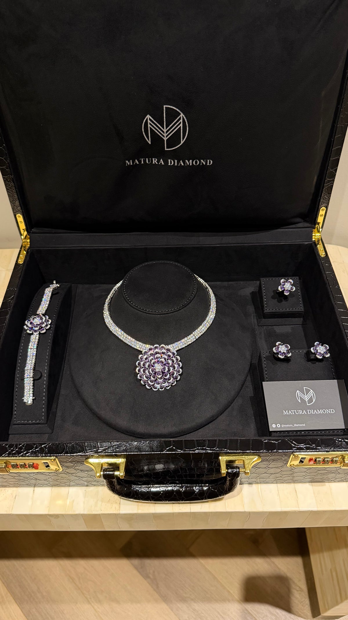 ALTWAR | PURPLE & FLOWERS