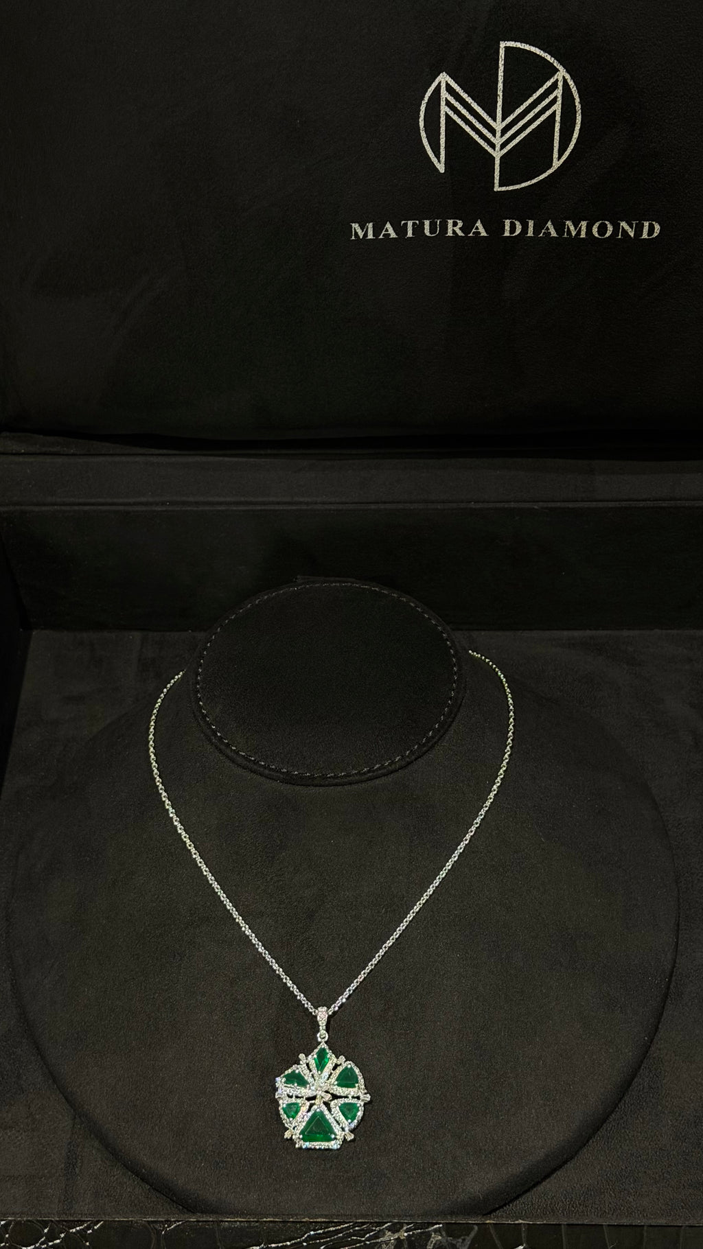 ALMUBAZARA | SILVER & GREEN