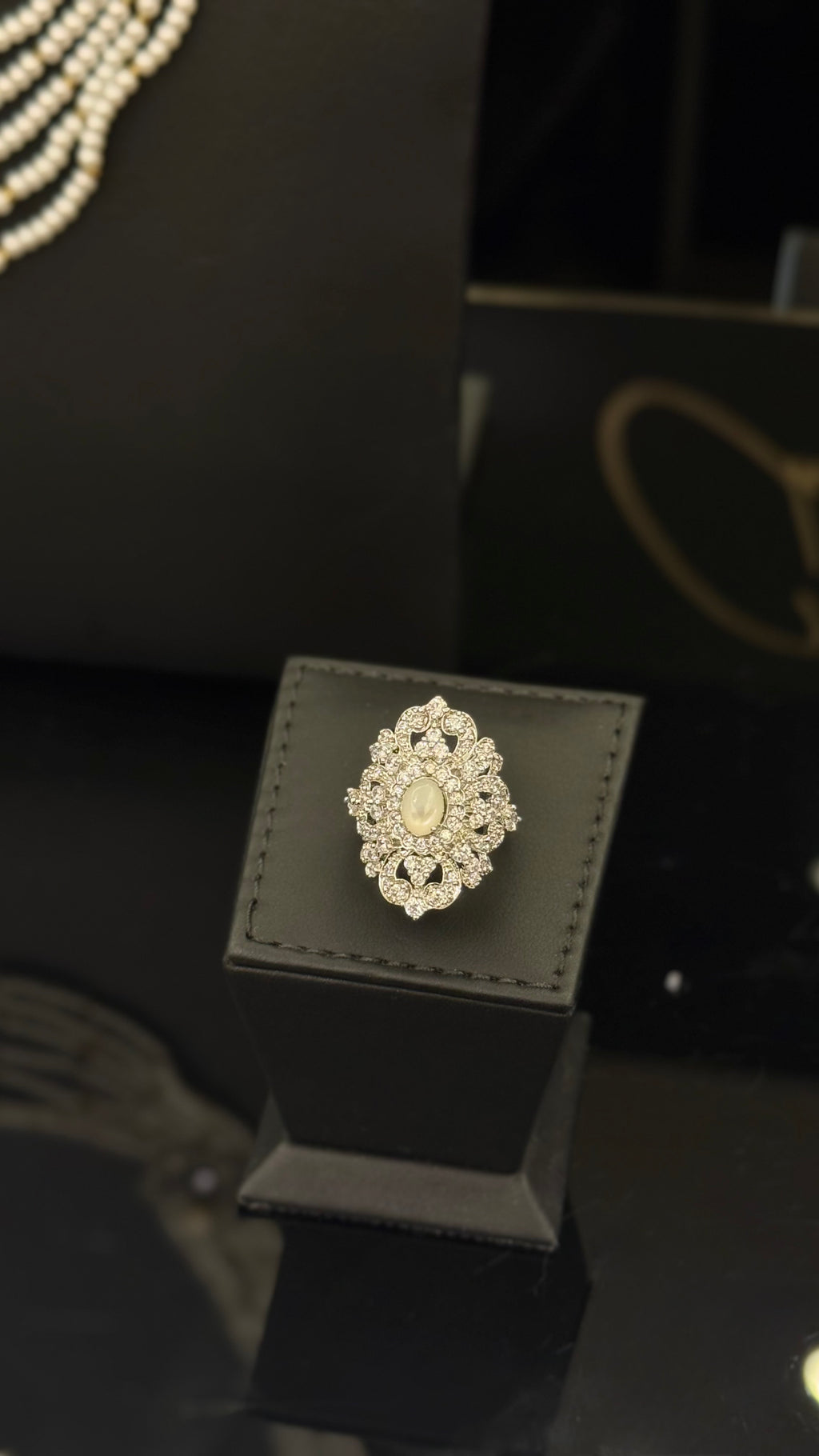 ALREGAYEB | WHITE