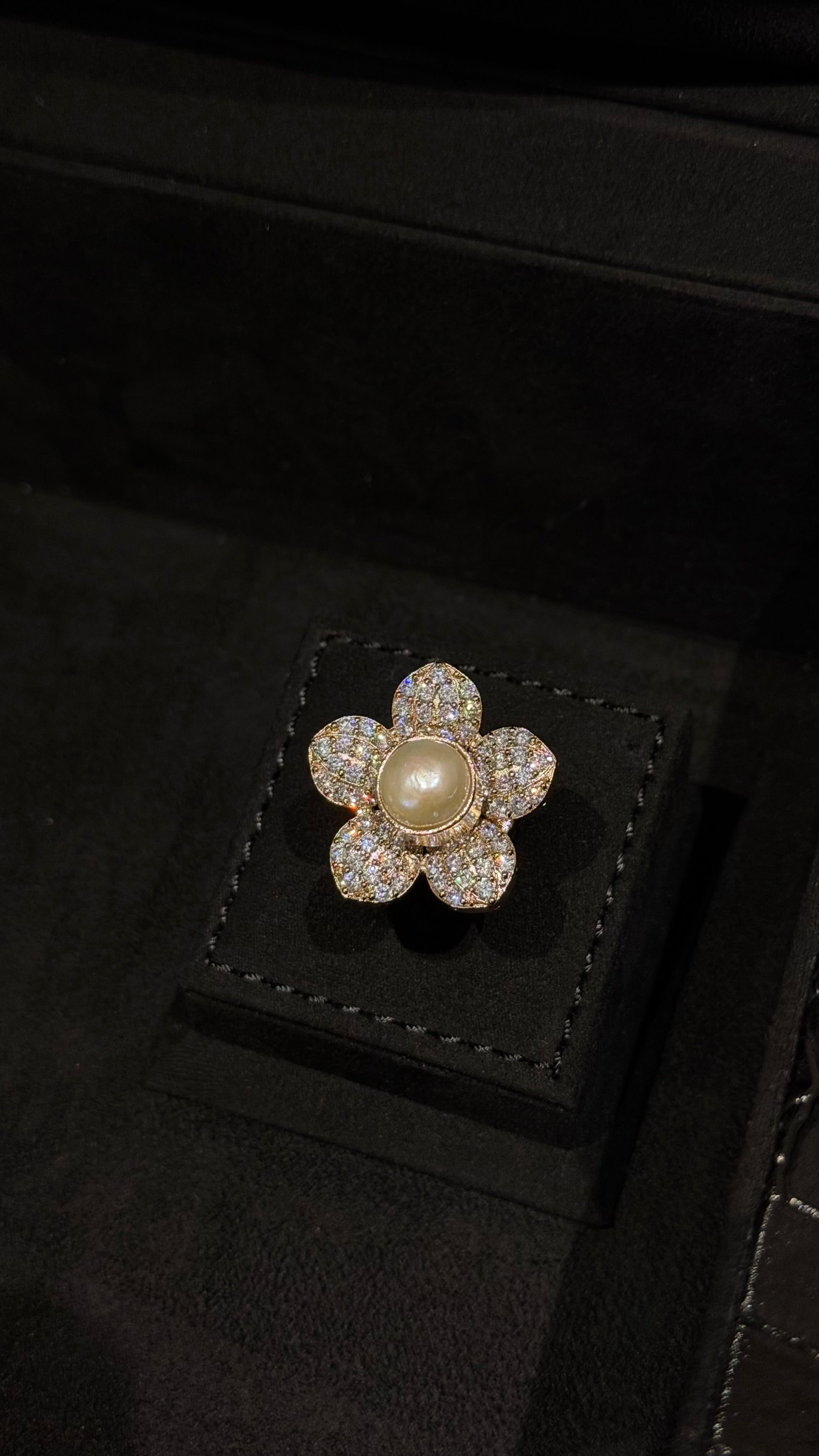 NO.045 | WHITE & FLOWERS