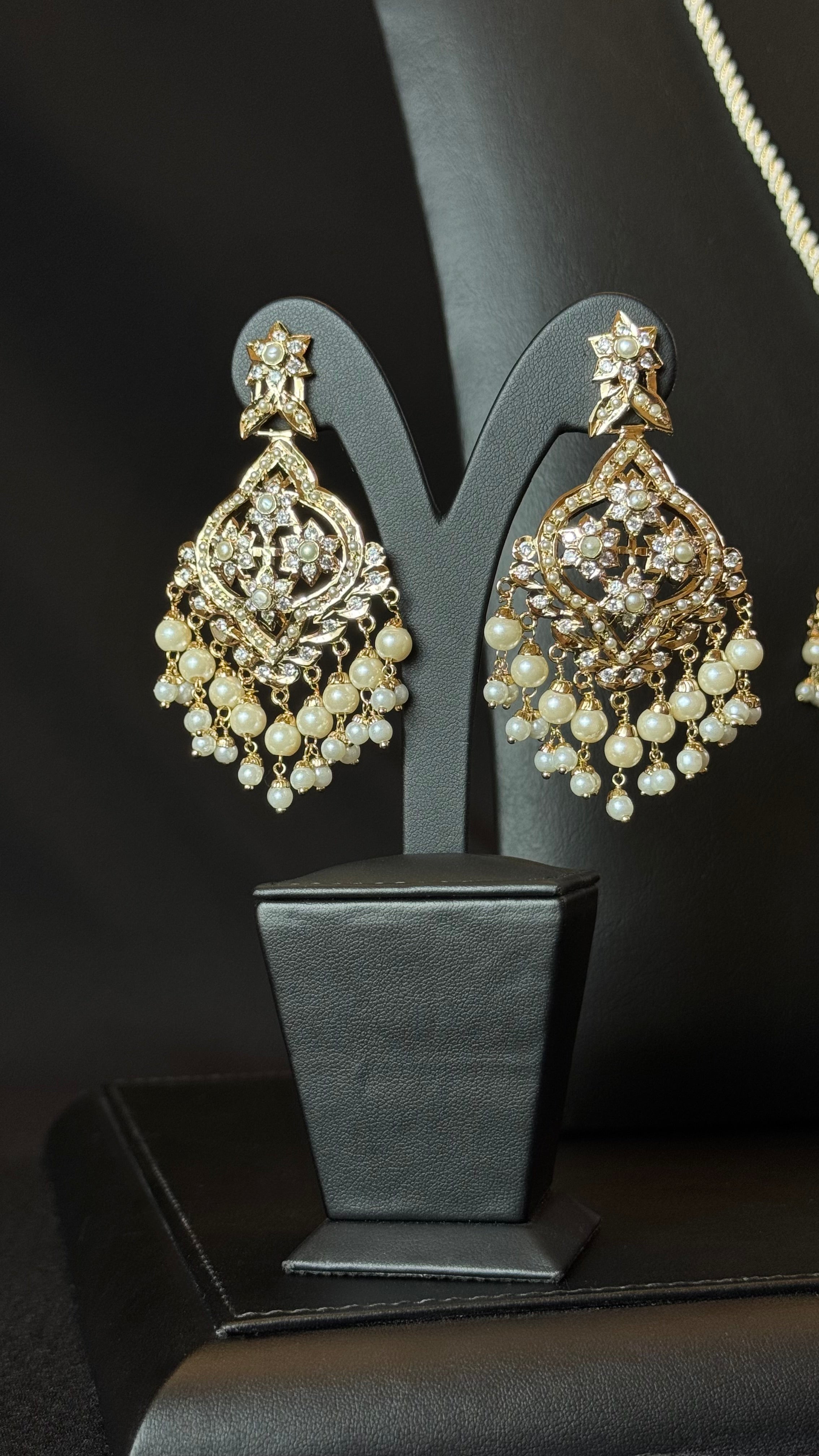 NO.026 | PEARLS & GOLDEN