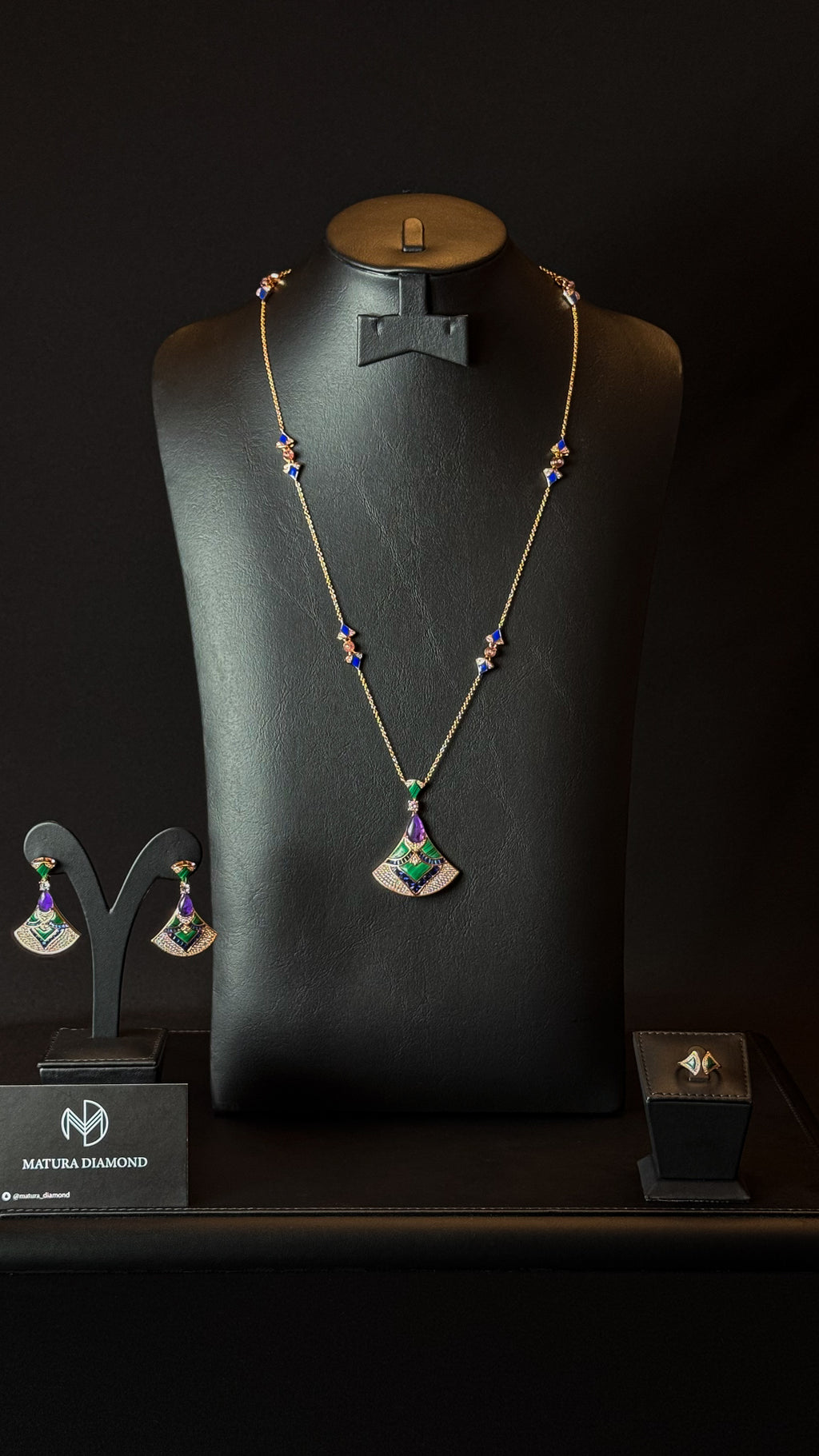 BEE | GREEN & PURPLE