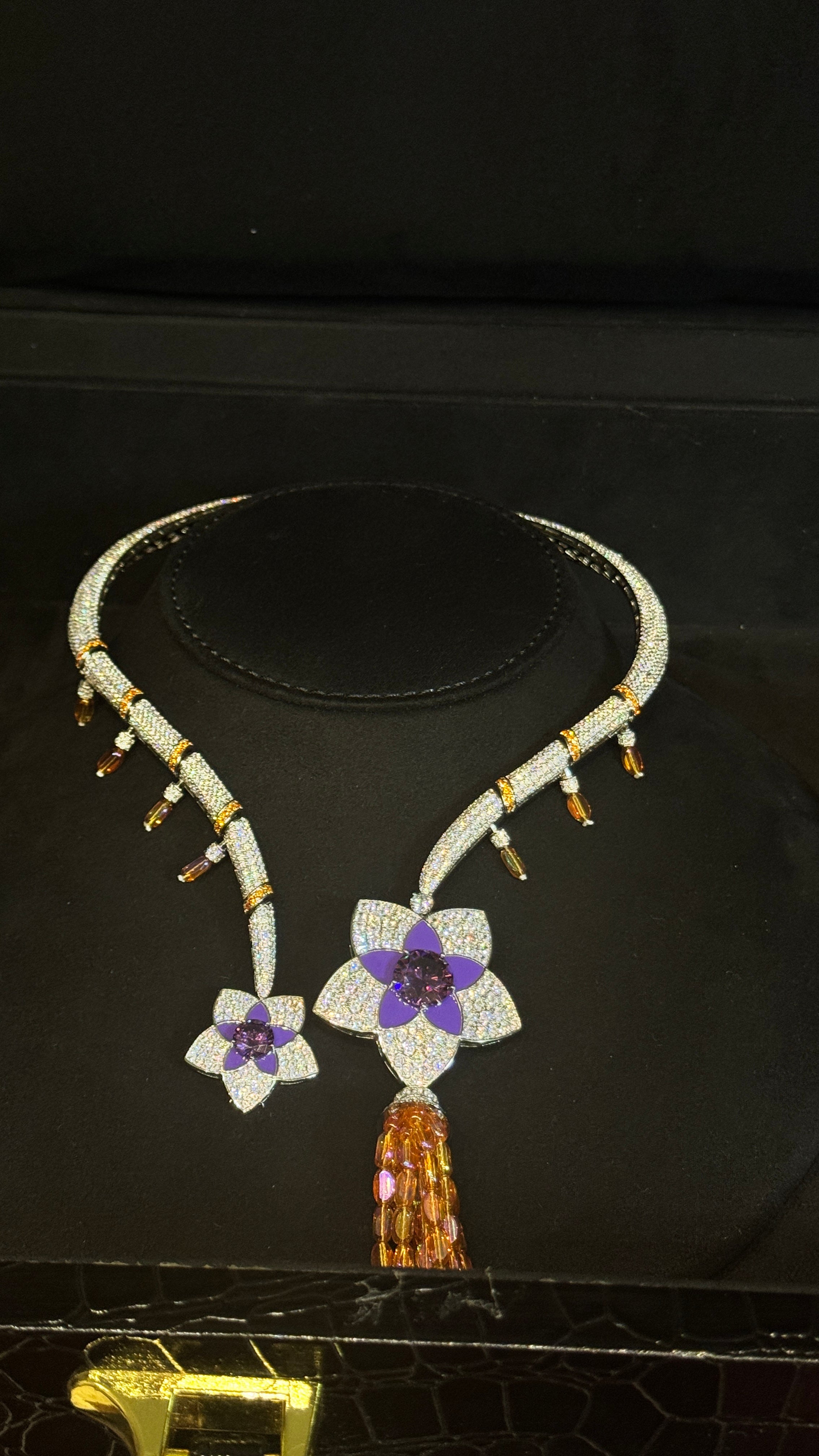 FL10 | ORANGE & CHOKER