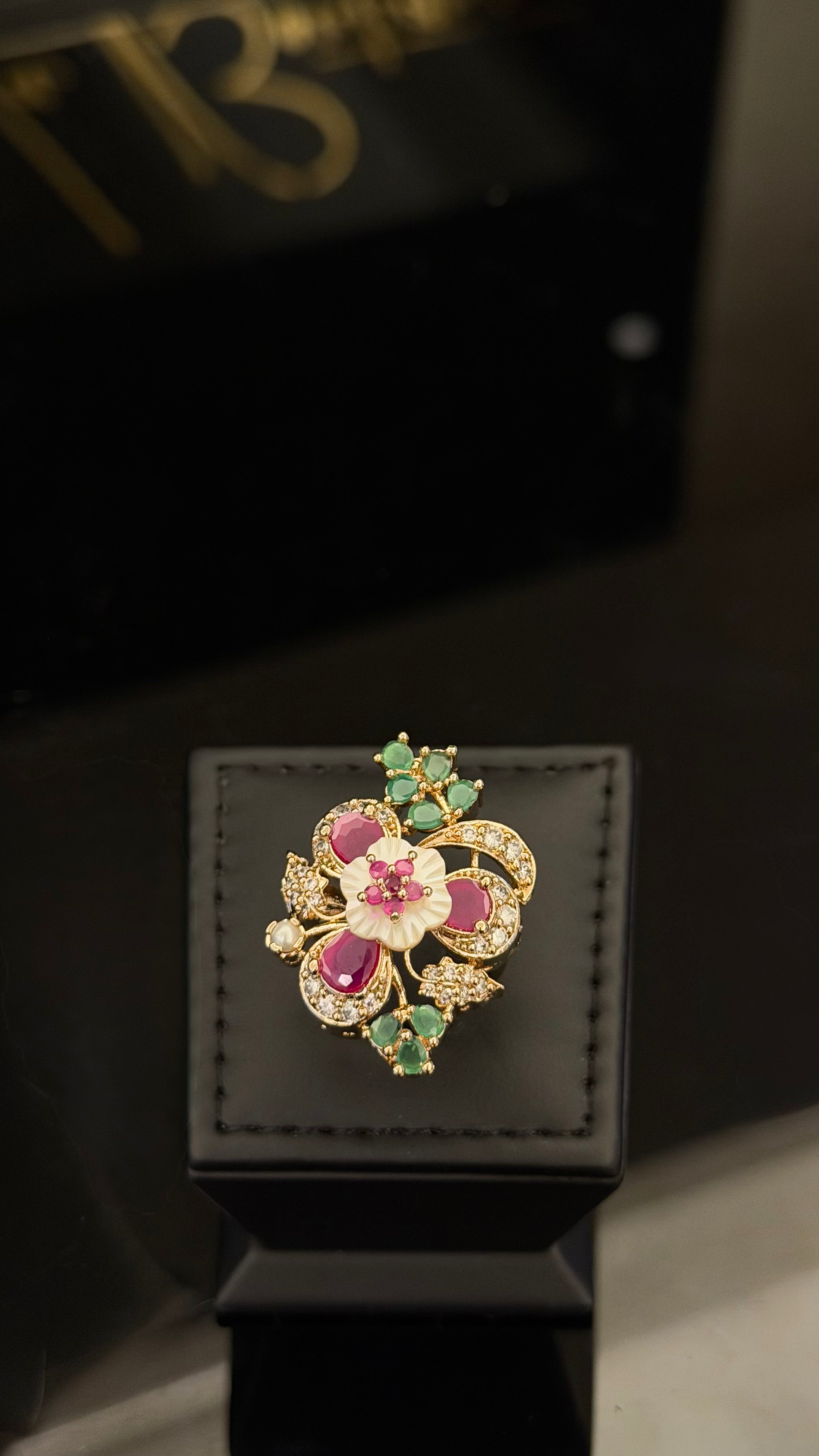 NO.041 | RED & GOLDEN