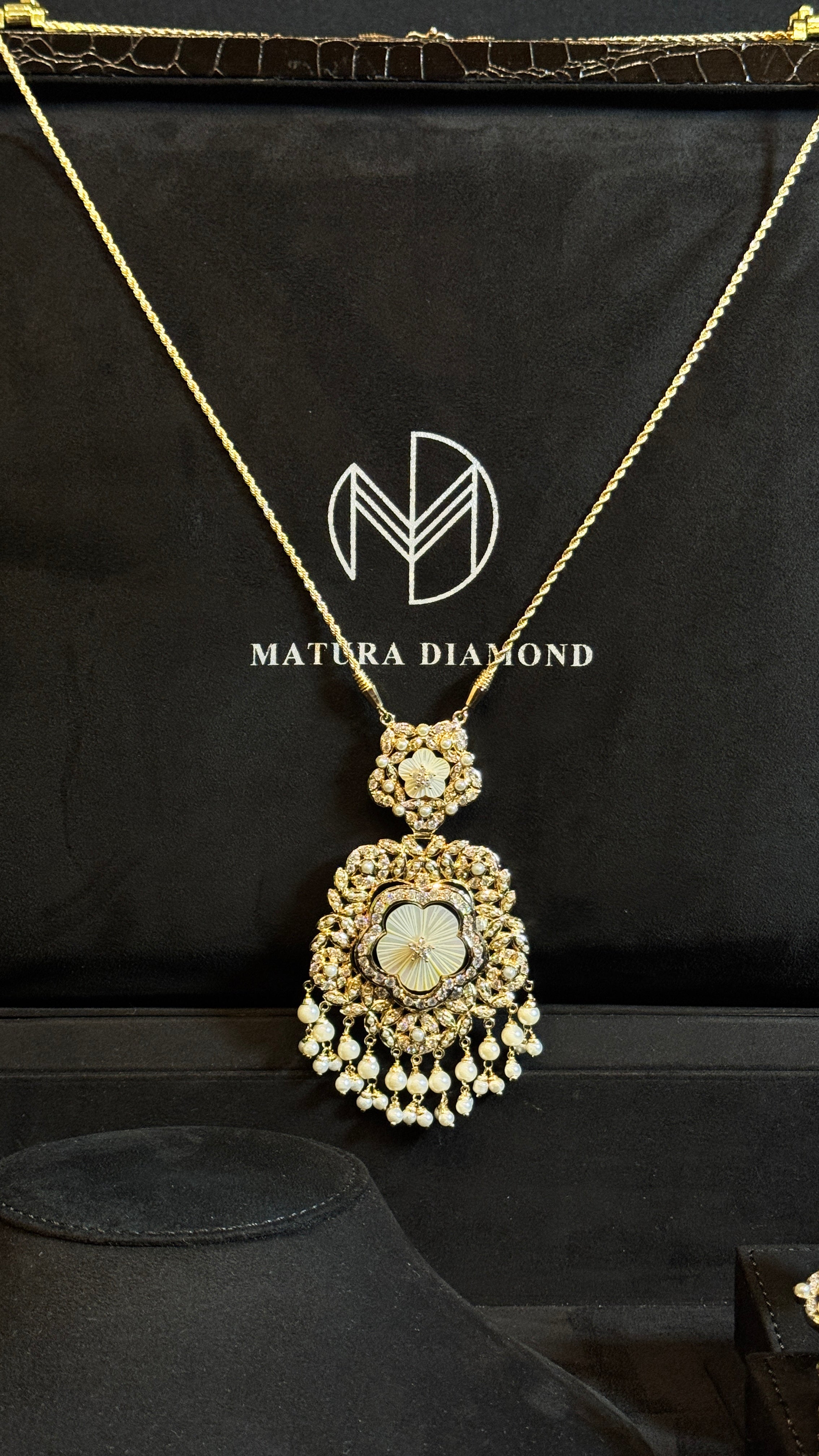 NO.020 (2) | PEARLS & WHITE & GOLDEN