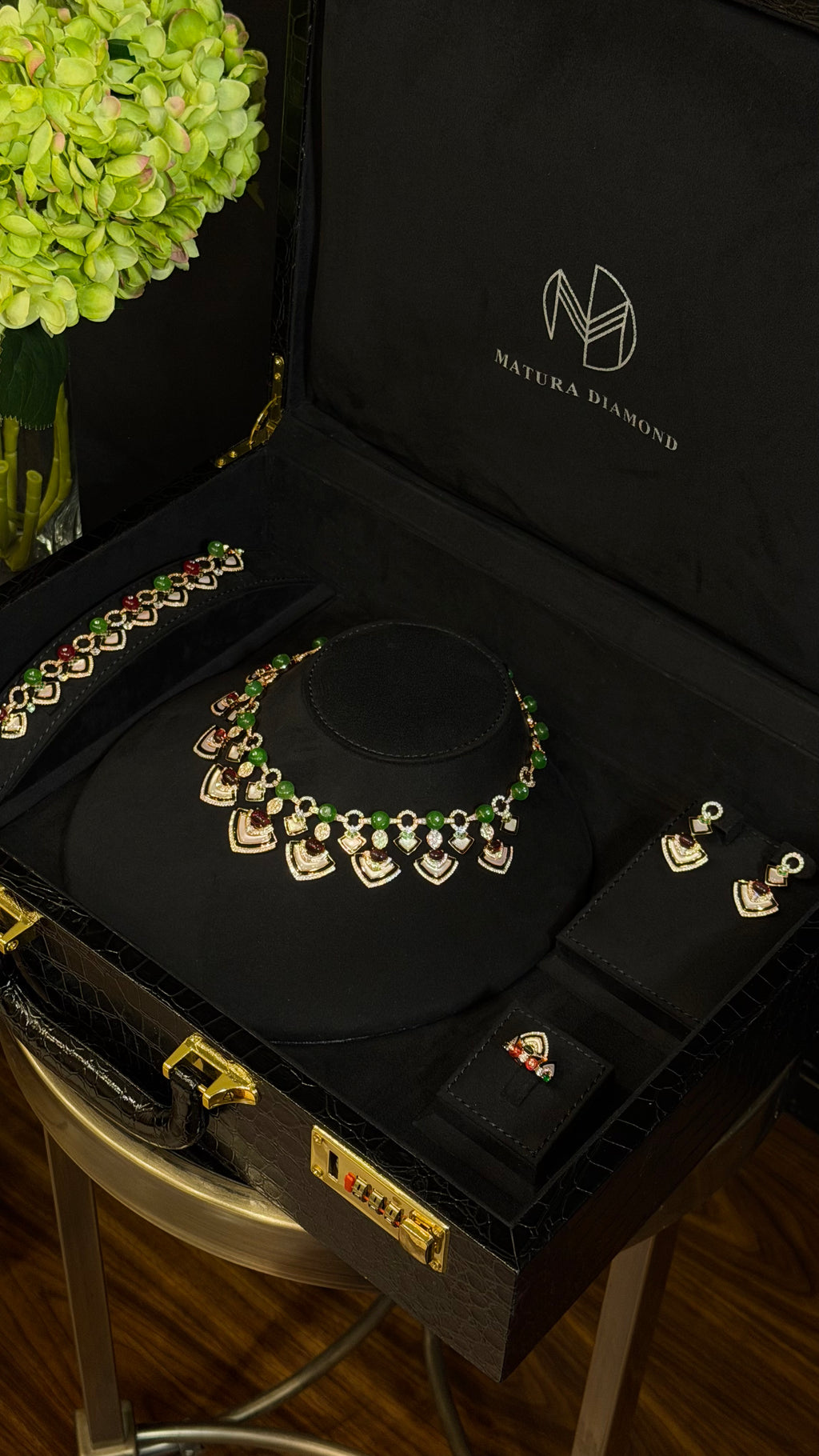 ALMAKHOOL | RED & GREEN & BLACK