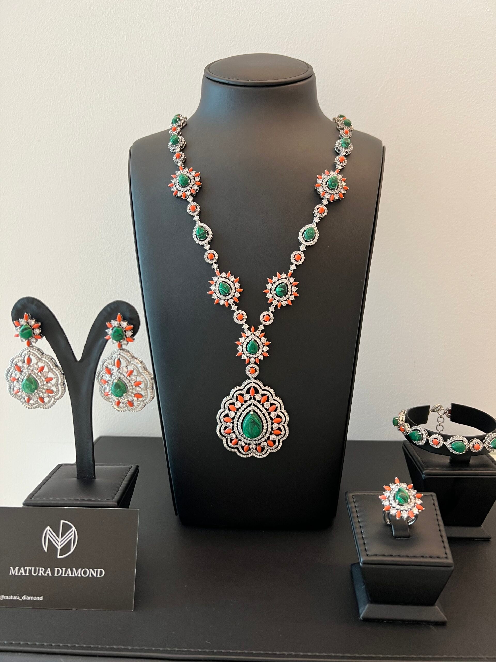 MZNA | GREEN & ORANGE