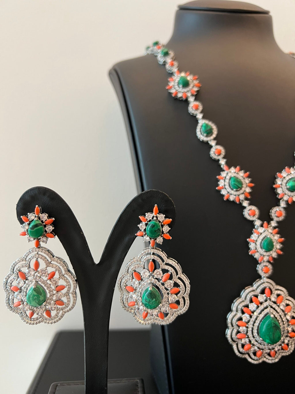 MZNA | GREEN & ORANGE