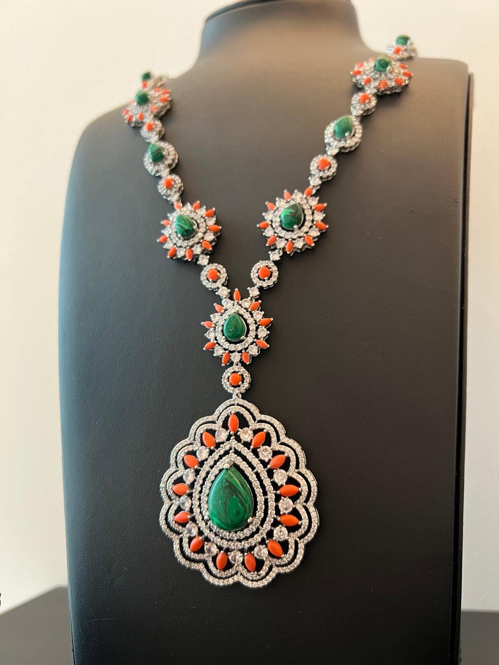 MZNA | GREEN & ORANGE