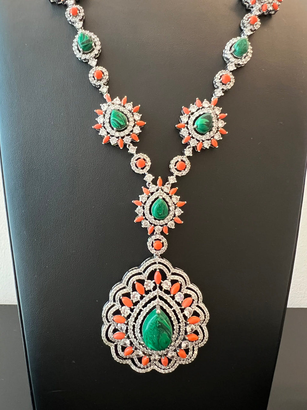 MZNA | GREEN & ORANGE