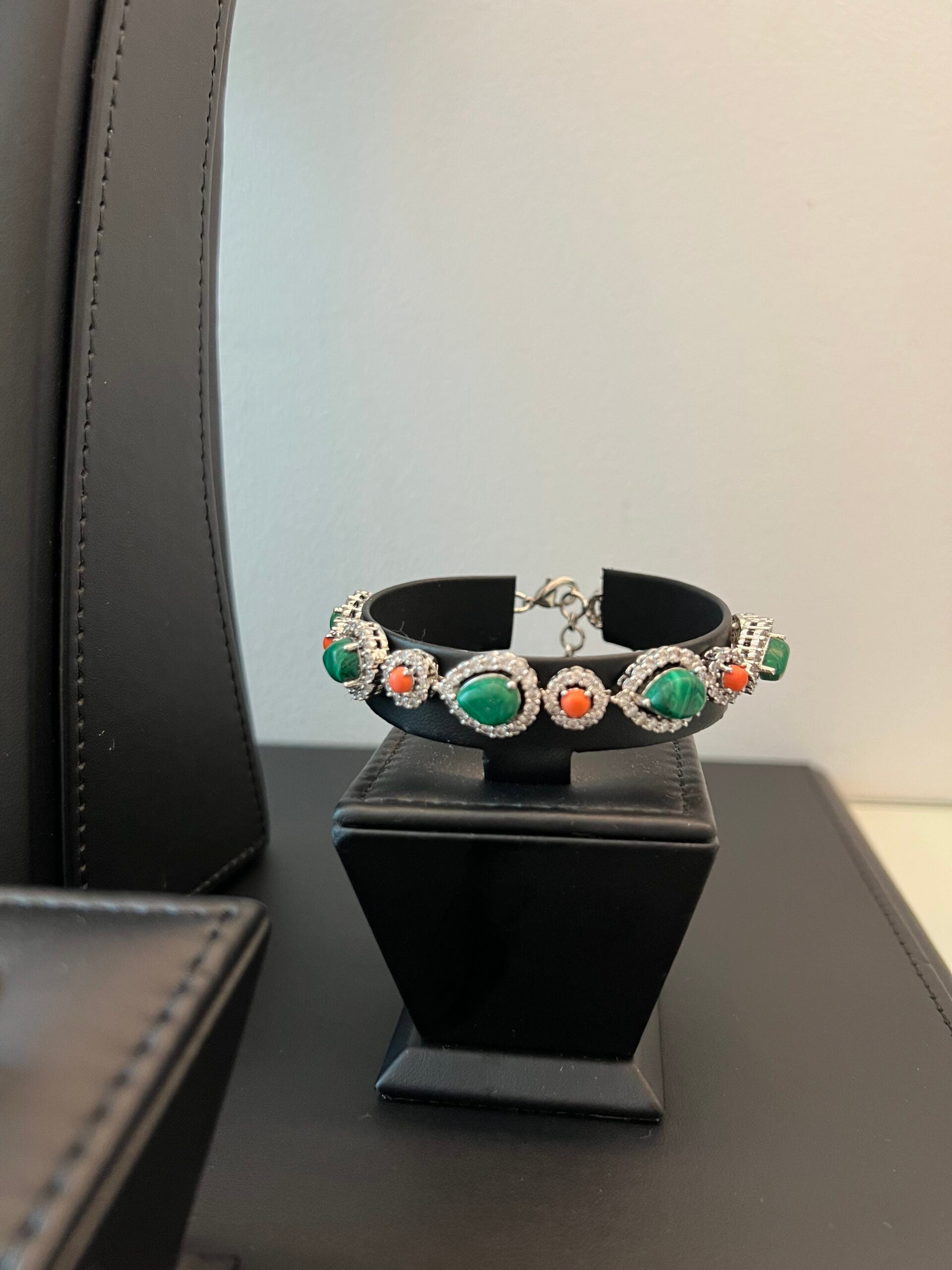 MZNA | GREEN & ORANGE