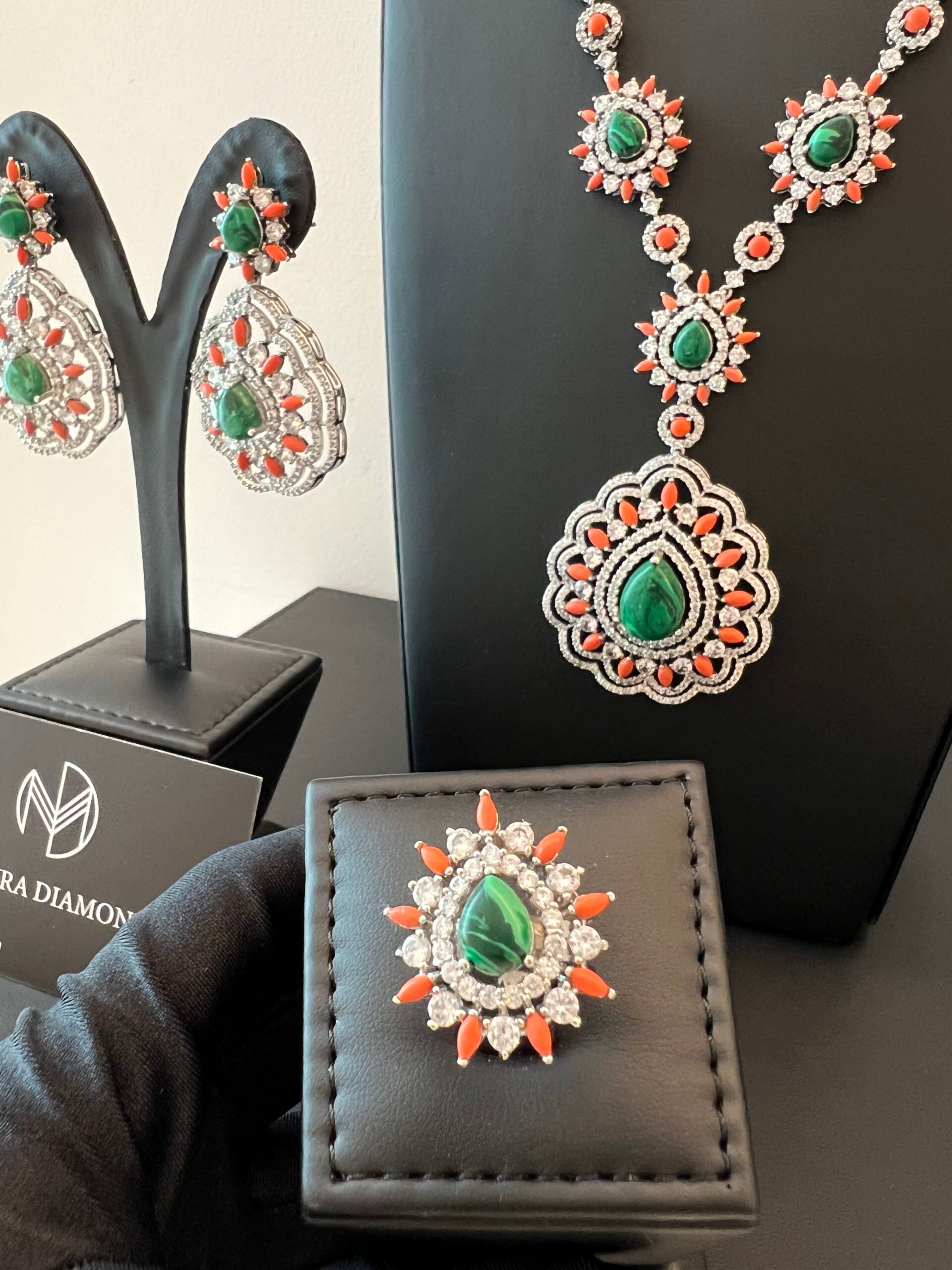 MZNA | GREEN & ORANGE