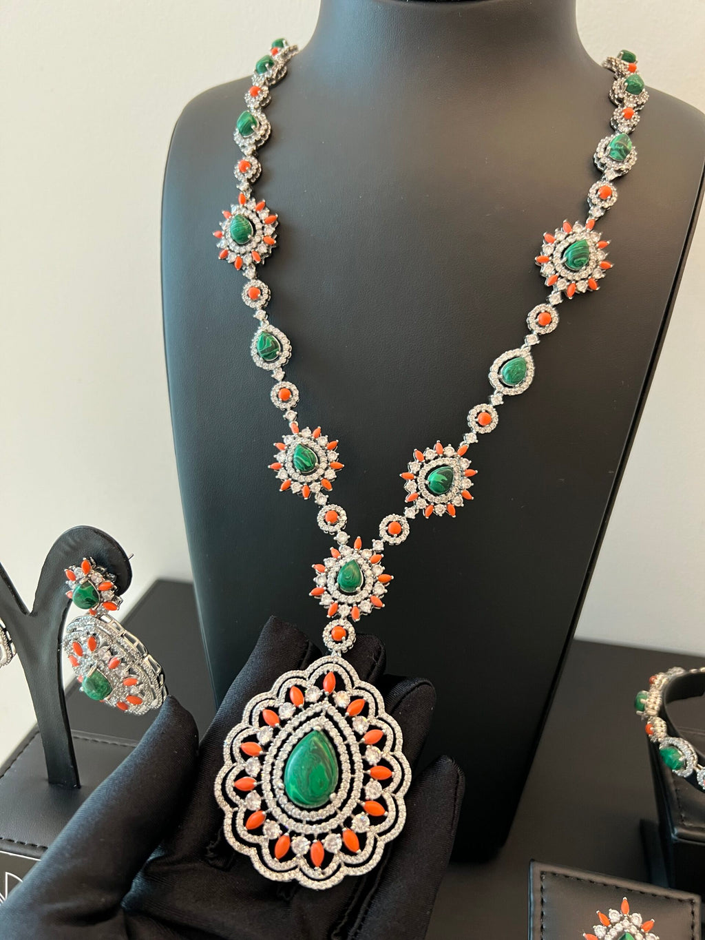 MZNA | GREEN & ORANGE