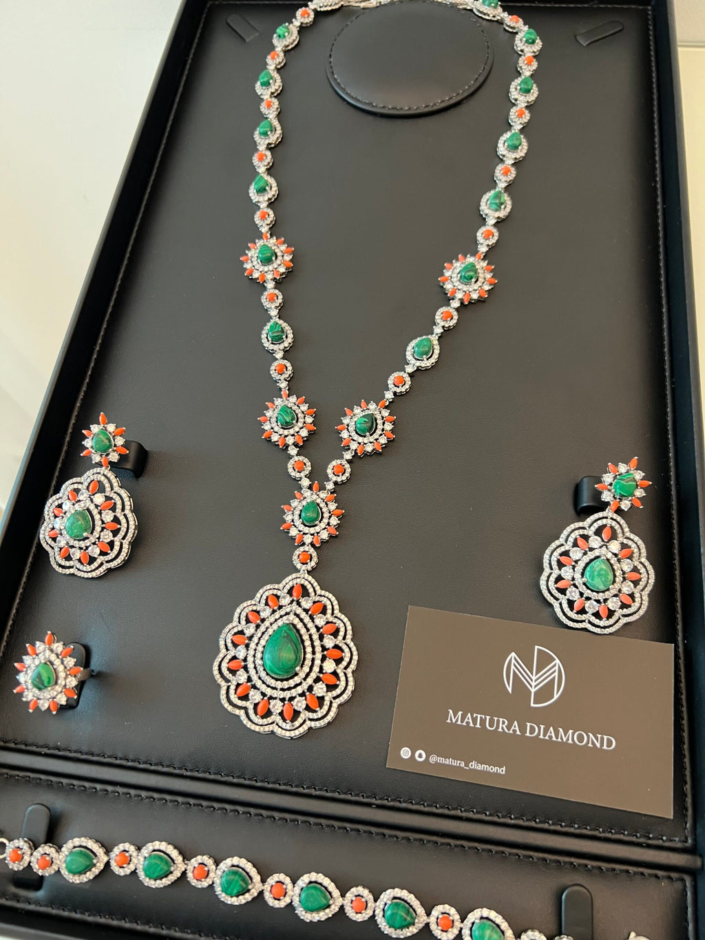 MZNA | GREEN & ORANGE