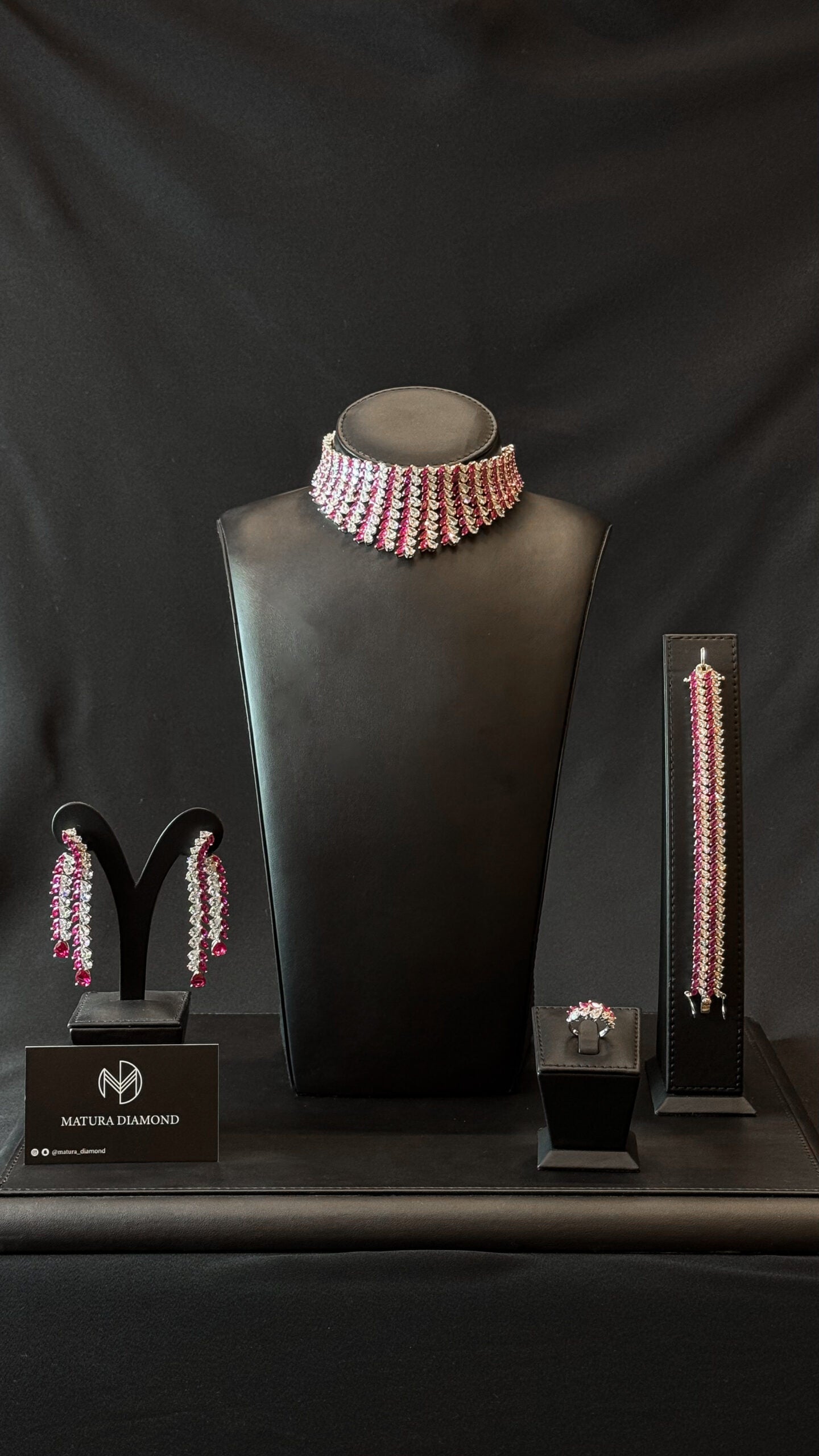 CHOKER ALNASEEM | RED & PINK