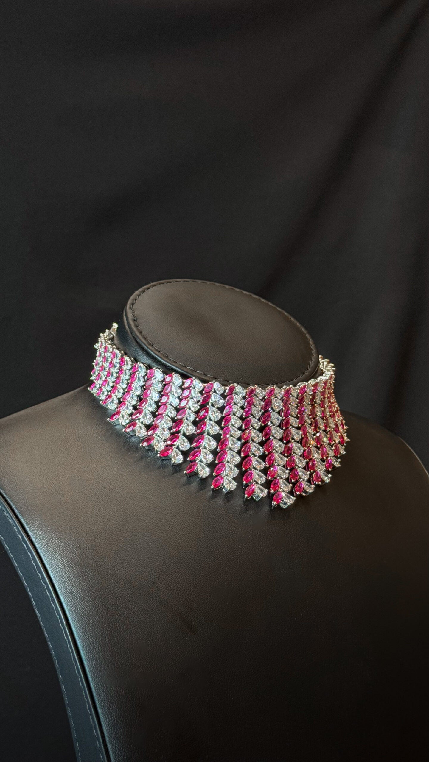 CHOKER ALNASEEM | RED & PINK