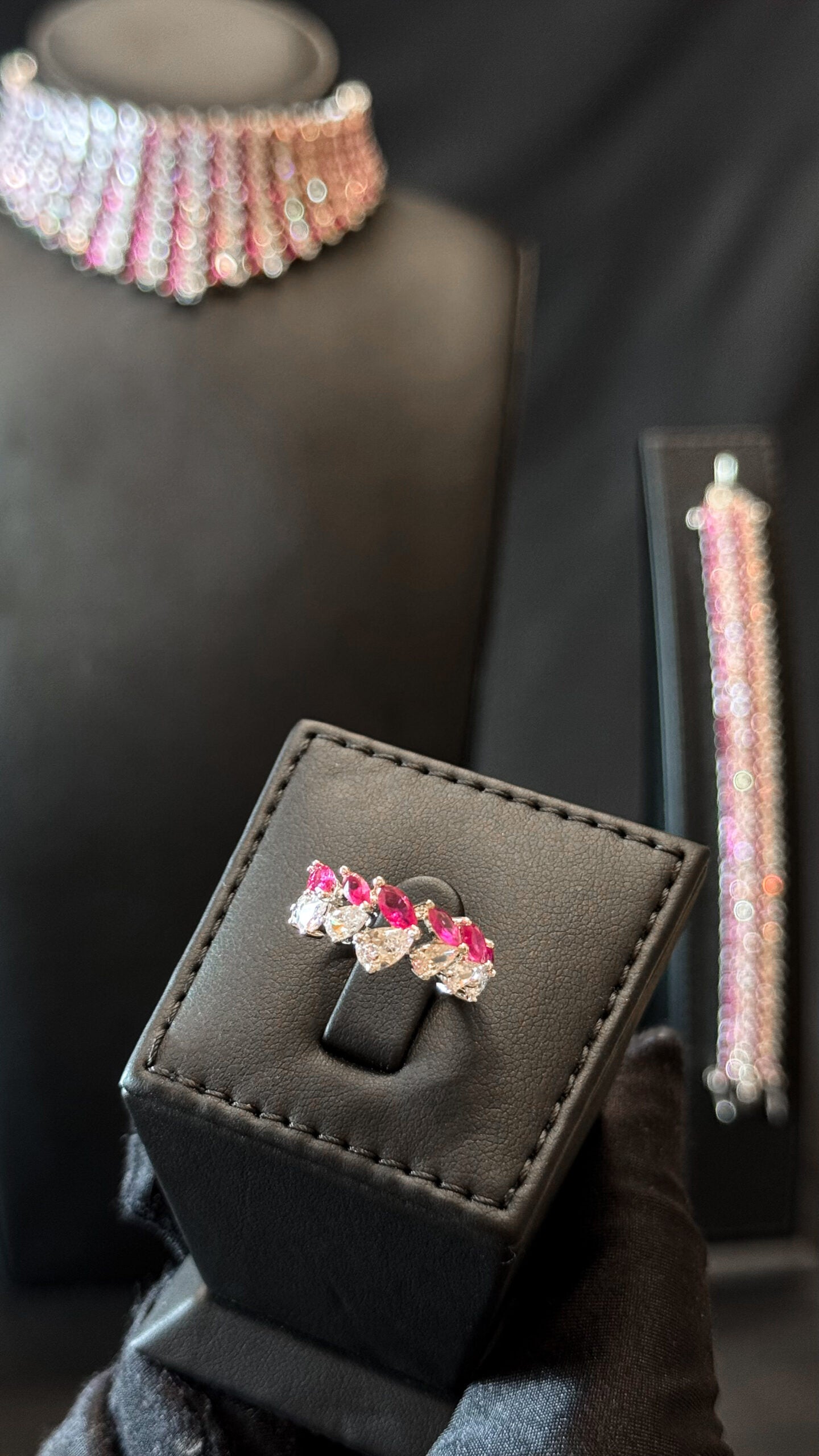 CHOKER ALNASEEM | RED & PINK