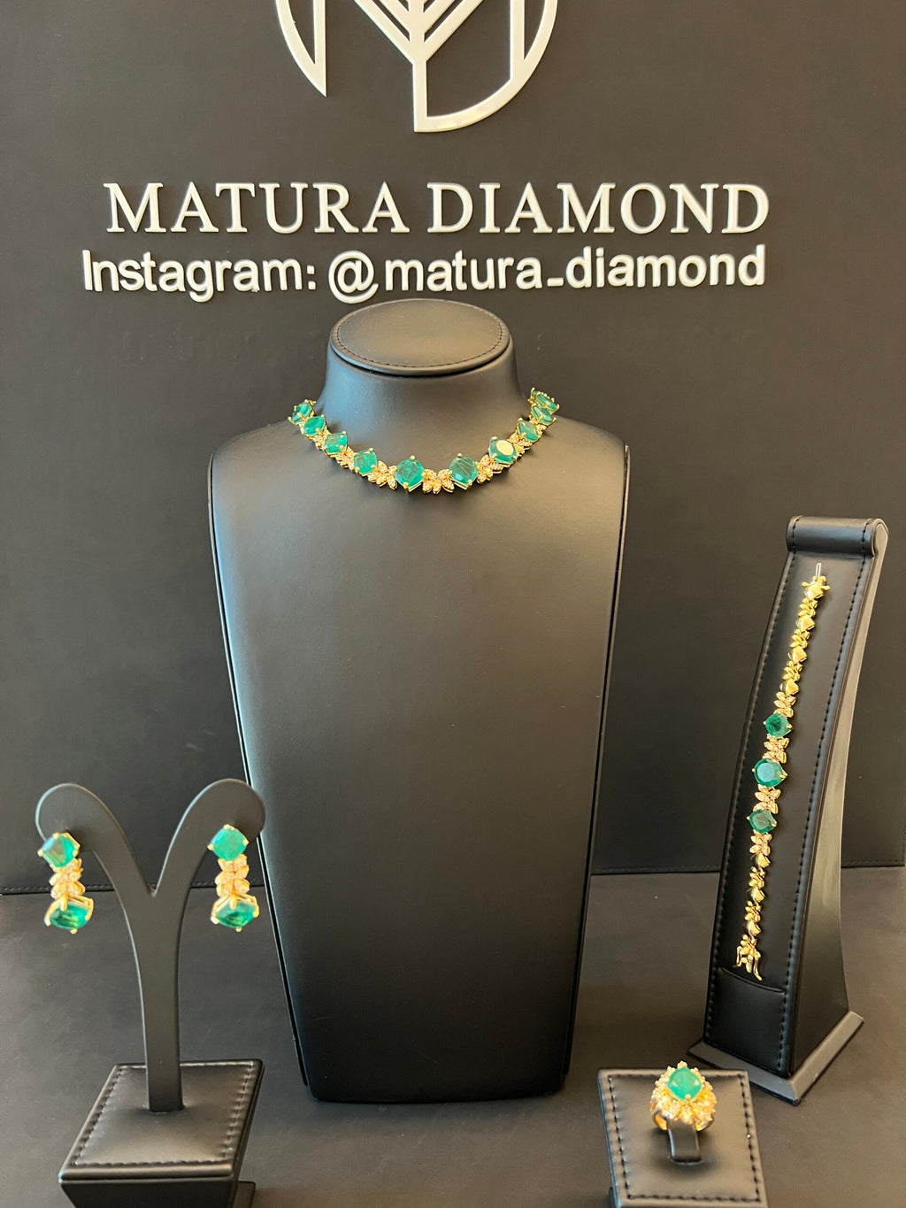 LOJAIN | GREEN & GOLDEN