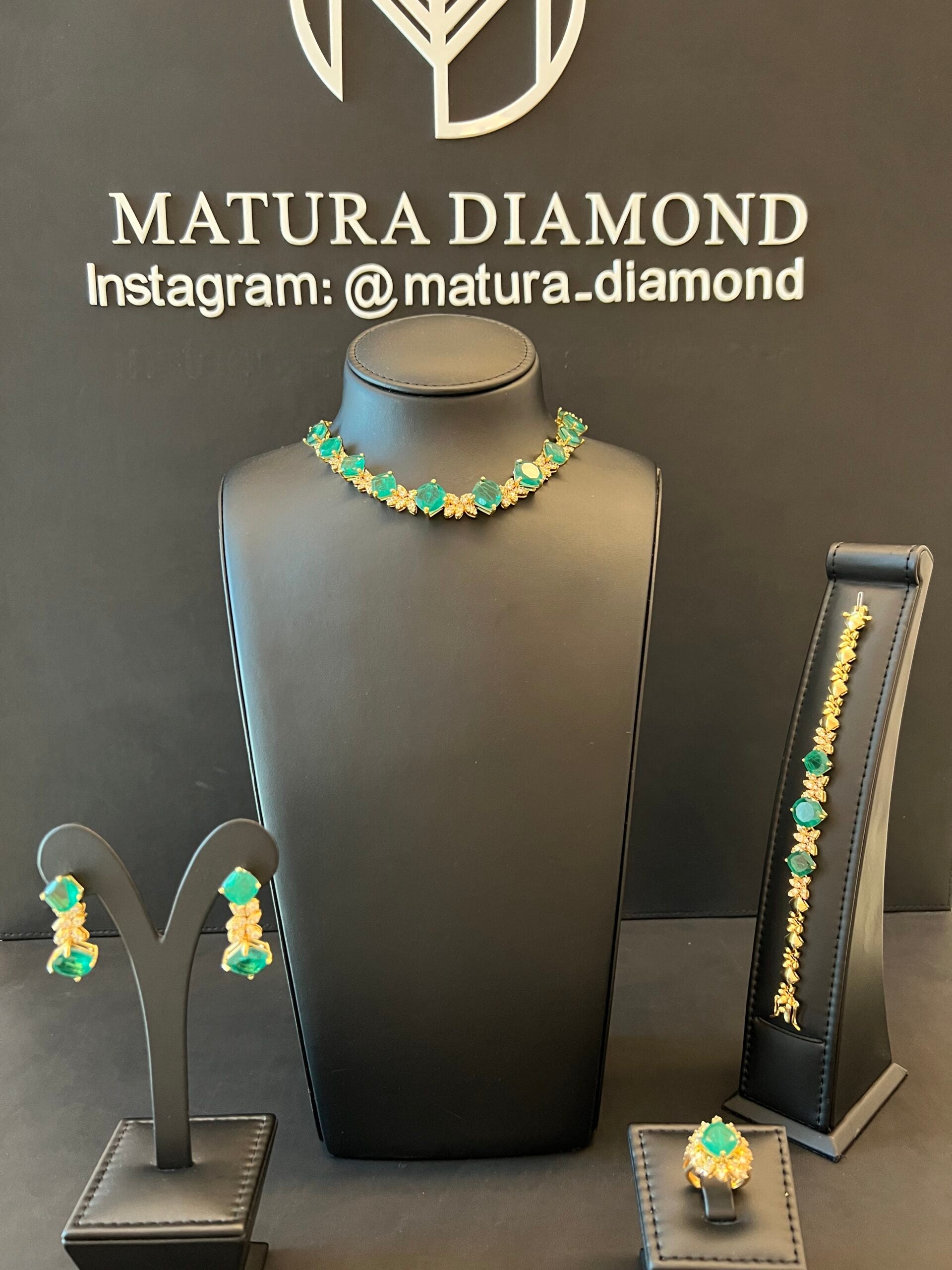 LOJAIN | GREEN & GOLDEN