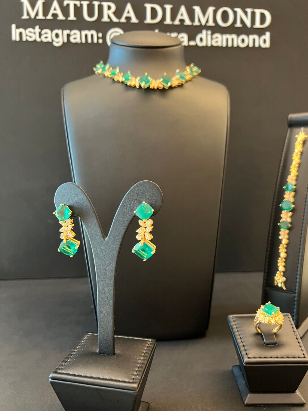 LOJAIN | GREEN & GOLDEN