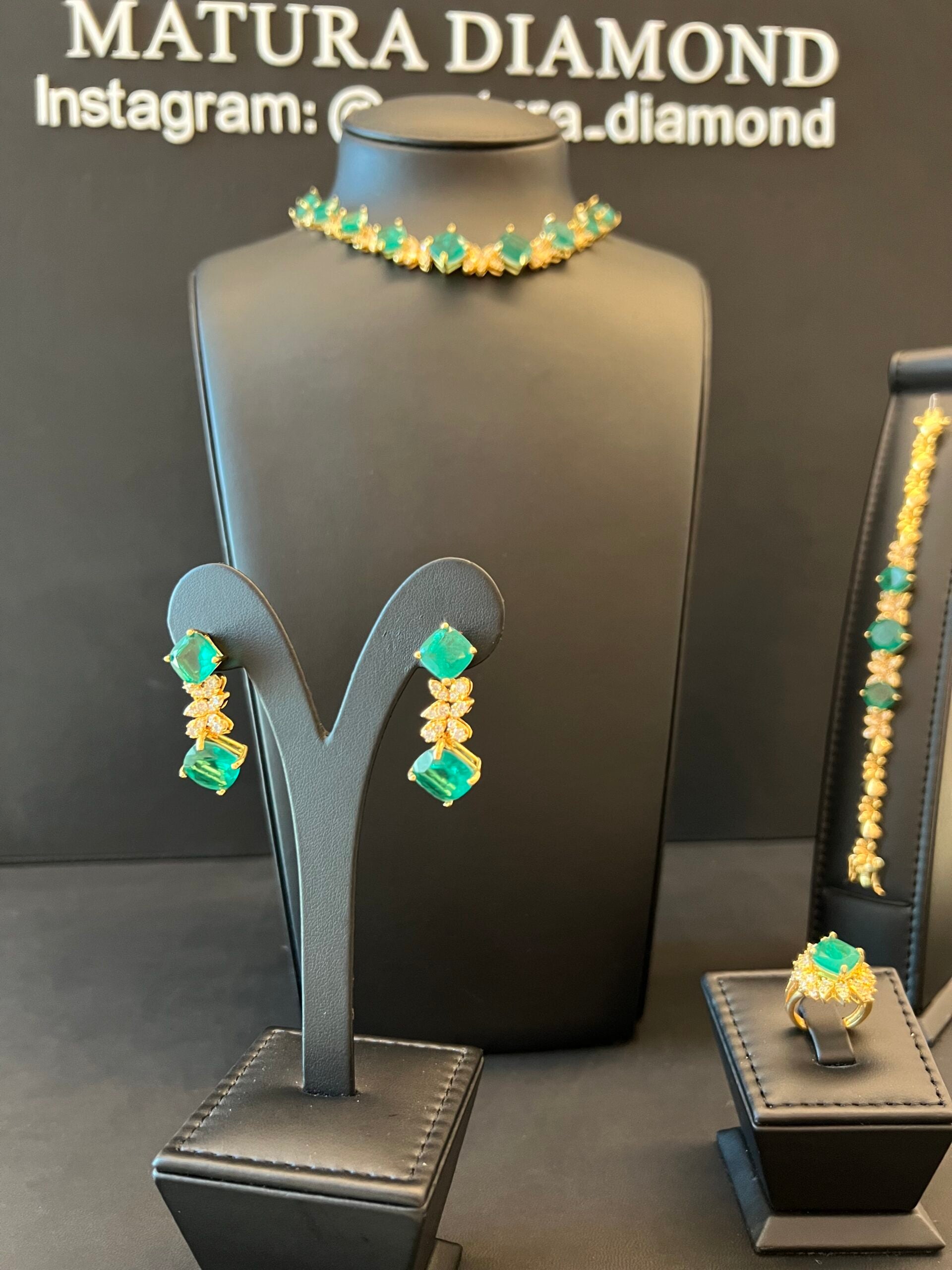 LOJAIN | GREEN & GOLDEN