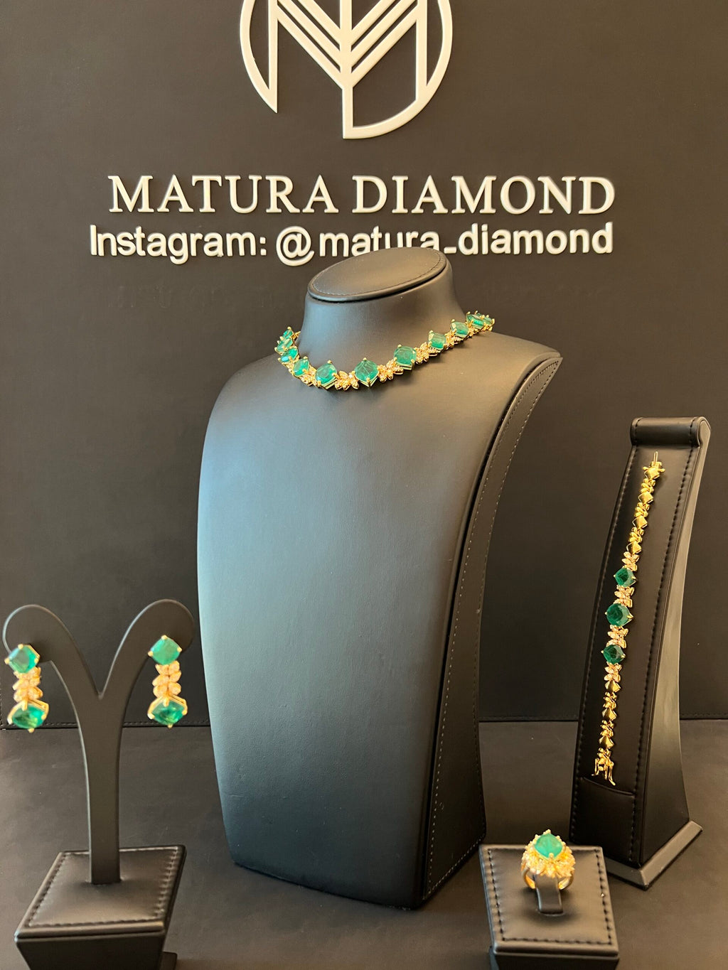 LOJAIN | GREEN & GOLDEN