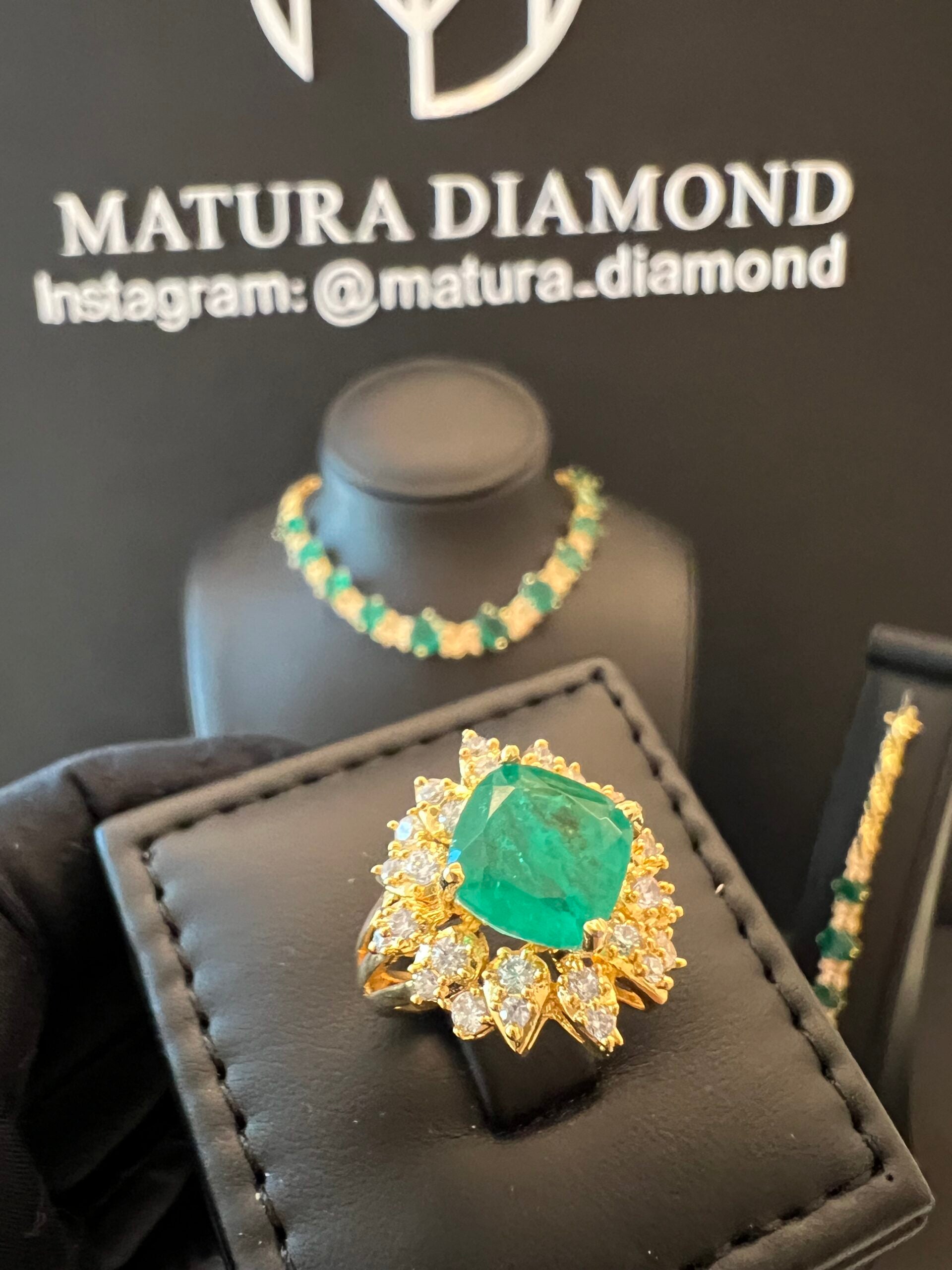 LOJAIN | GREEN & GOLDEN