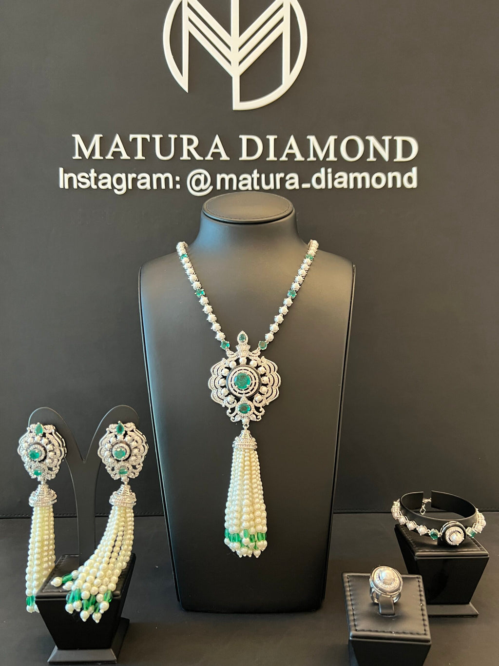 ZAHRA | PEARLS & GREEN